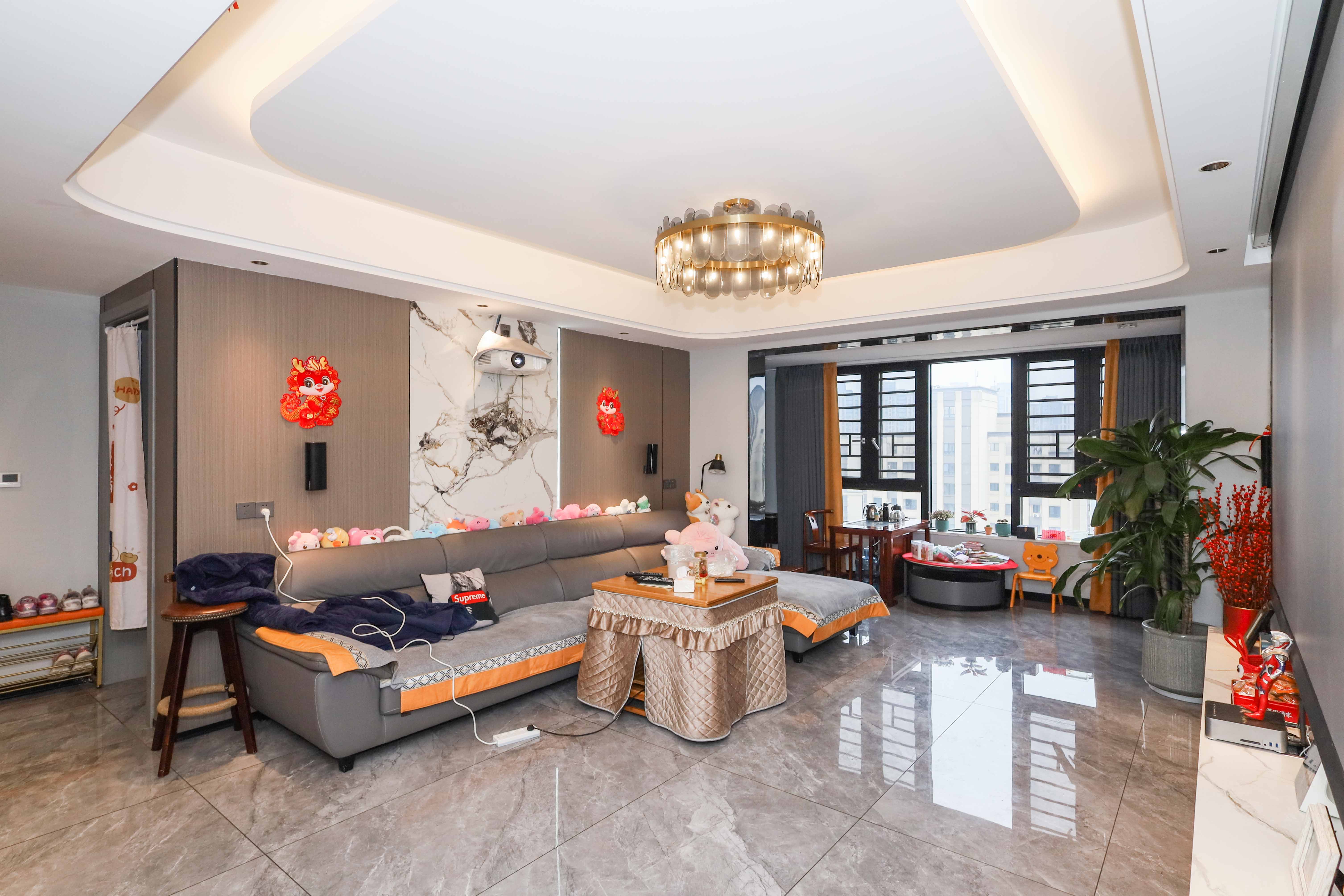 惠天然梅岭国际 5室2厅3卫 380.0万 惠天然梅岭国际 5室2厅3卫 380.0万客厅