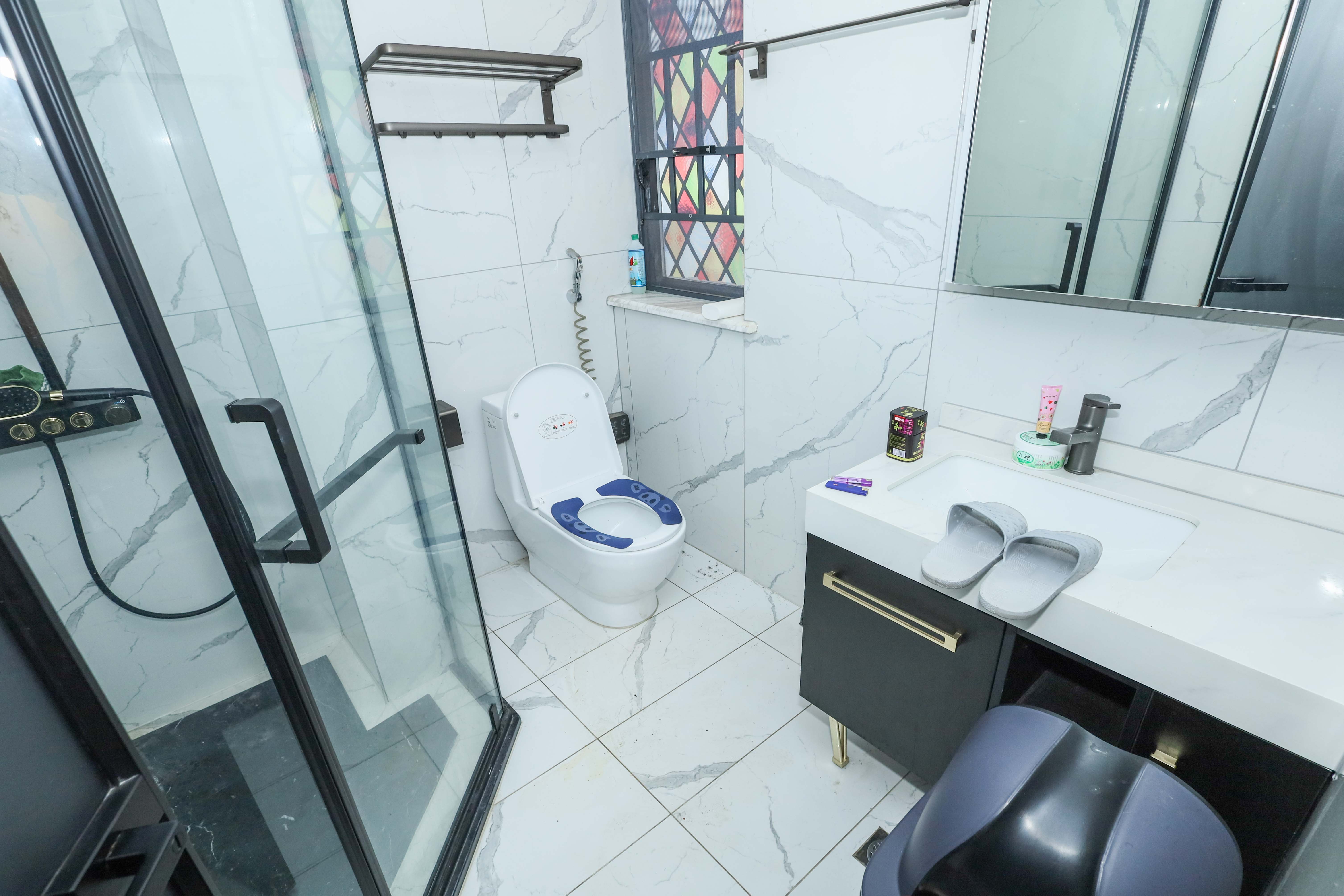 惠天然梅岭国际 5室2厅3卫 380.0万 惠天然梅岭国际 5室2厅3卫 380.0万卫生间