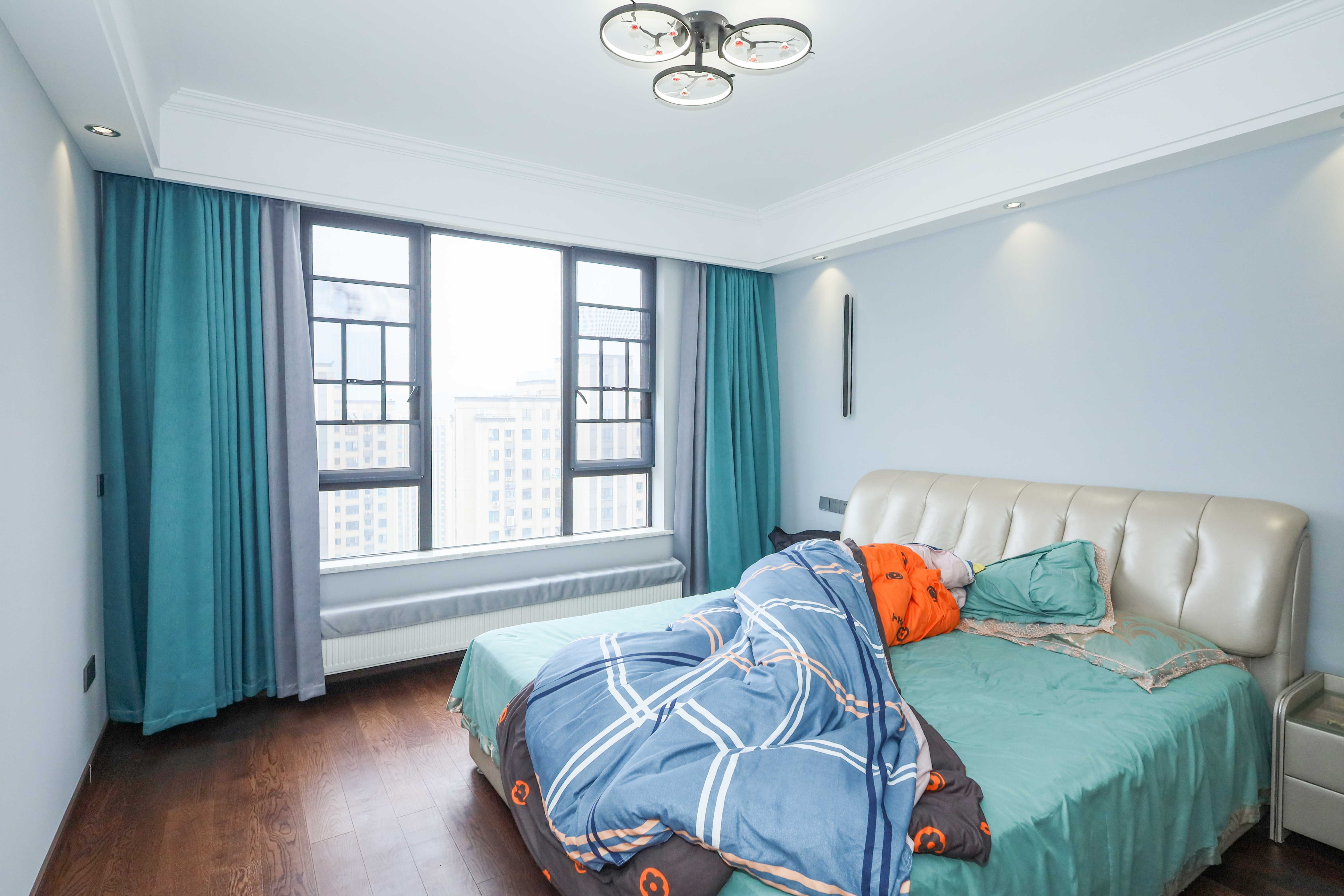 惠天然梅岭国际  5室2厅3卫    380.0万卧室