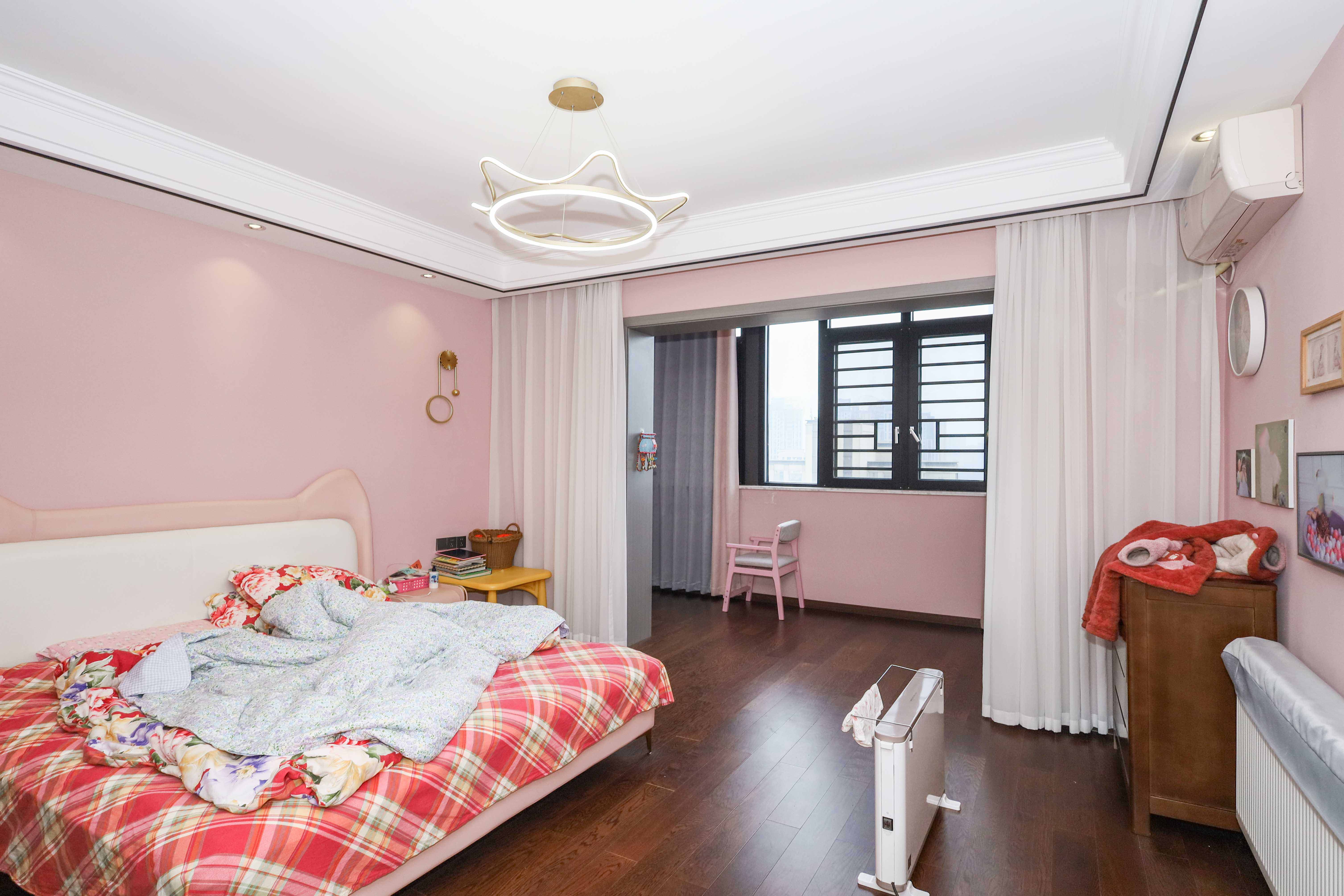 惠天然梅岭国际 5室2厅3卫 380.0万 惠天然梅岭国际 5室2厅3卫 380.0万卧室