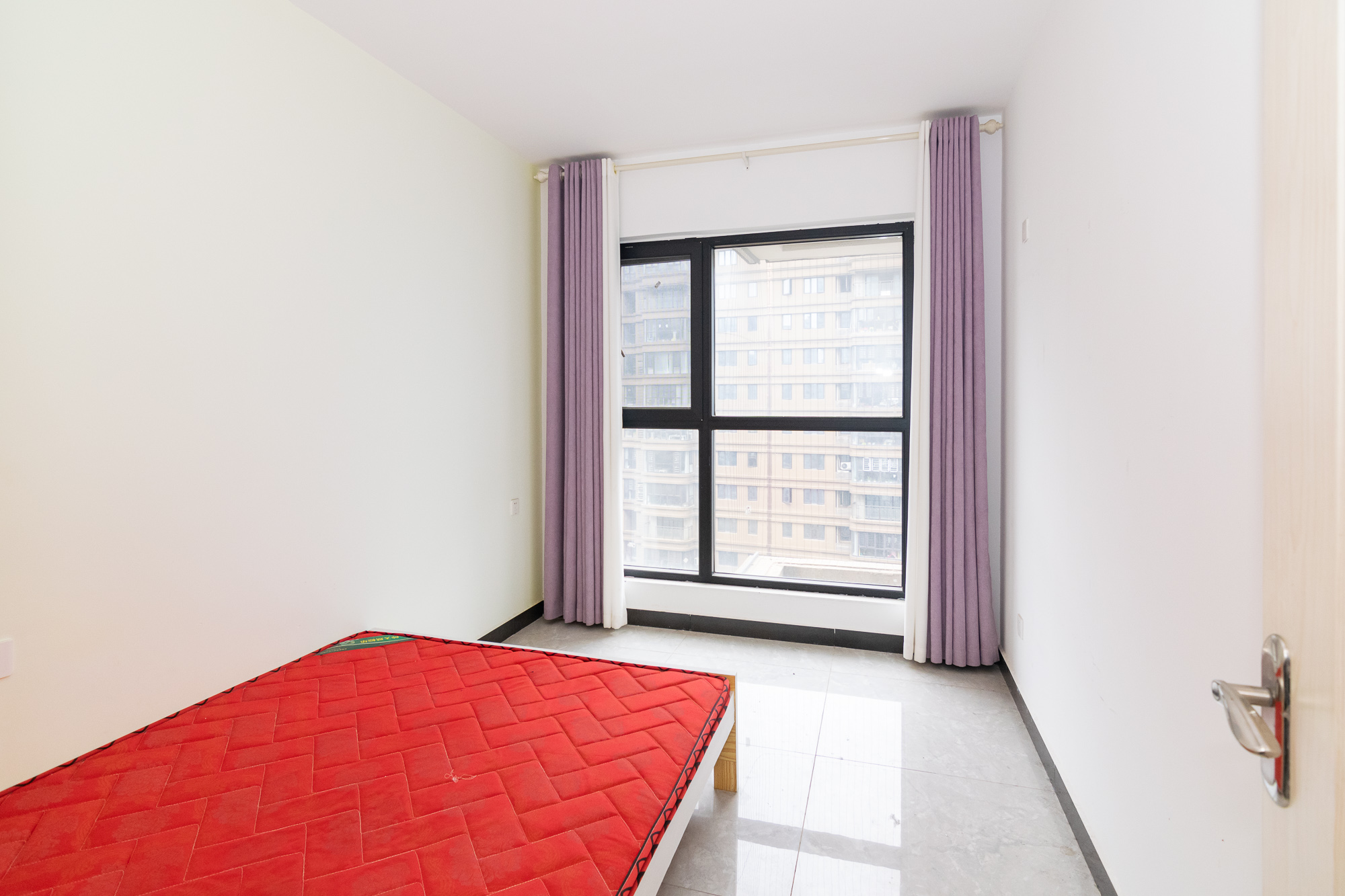 润和长郡(润和紫郡二三期) 4室2厅2卫 99.0万 润和长郡(润和紫郡二三期) 4室2厅2卫 99.0万卧室