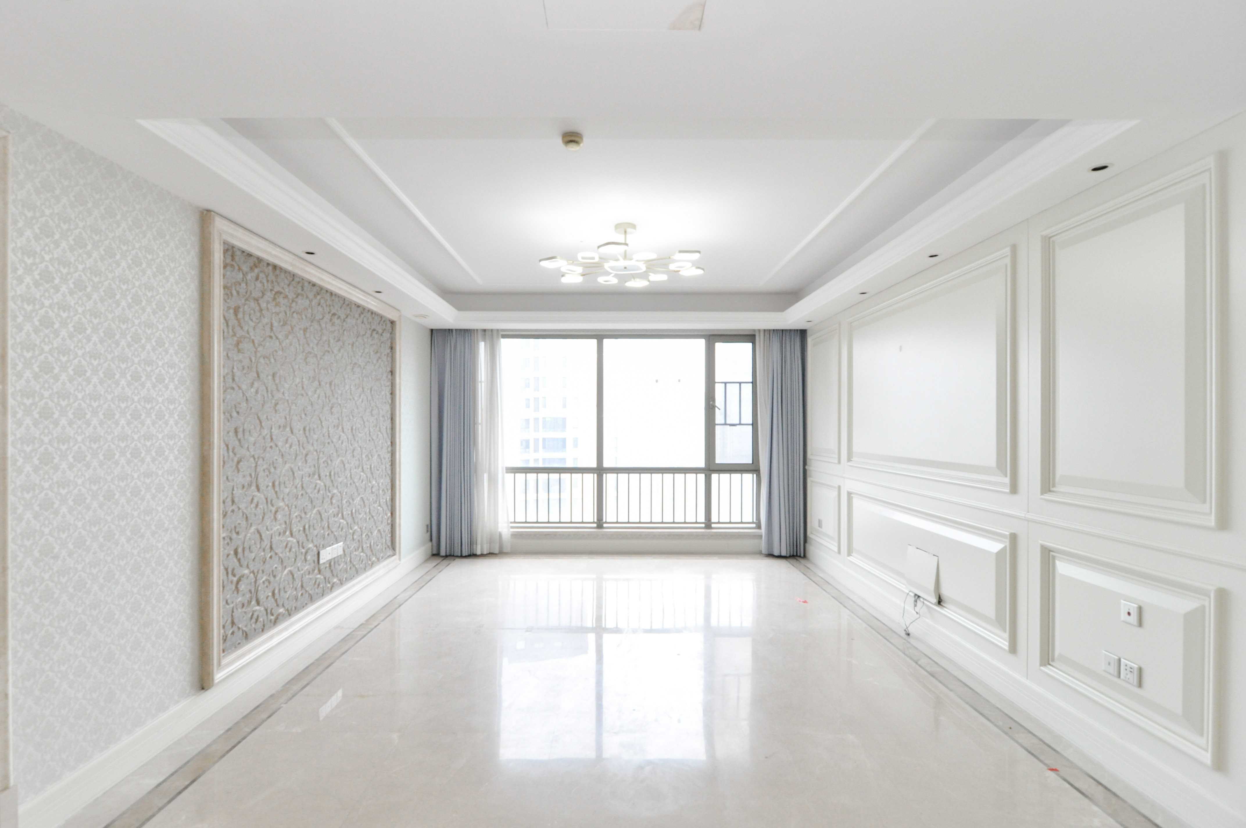 梅溪湖金茂府（金茂广场）（金茂览秀城）  3室2厅2卫    323.0万客厅