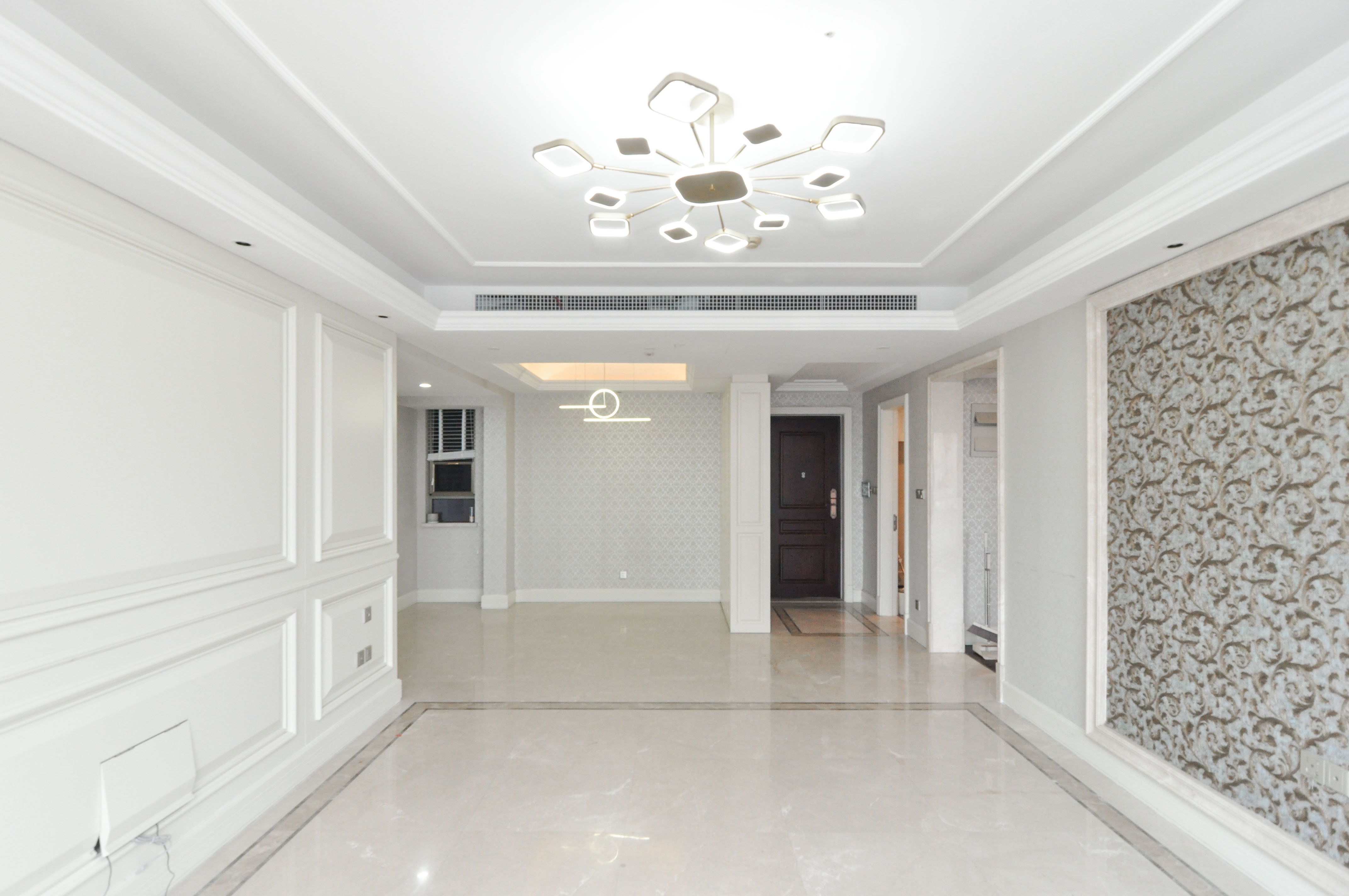 梅溪湖金茂府（金茂广场）（金茂览秀城）  3室2厅2卫    323.0万客厅