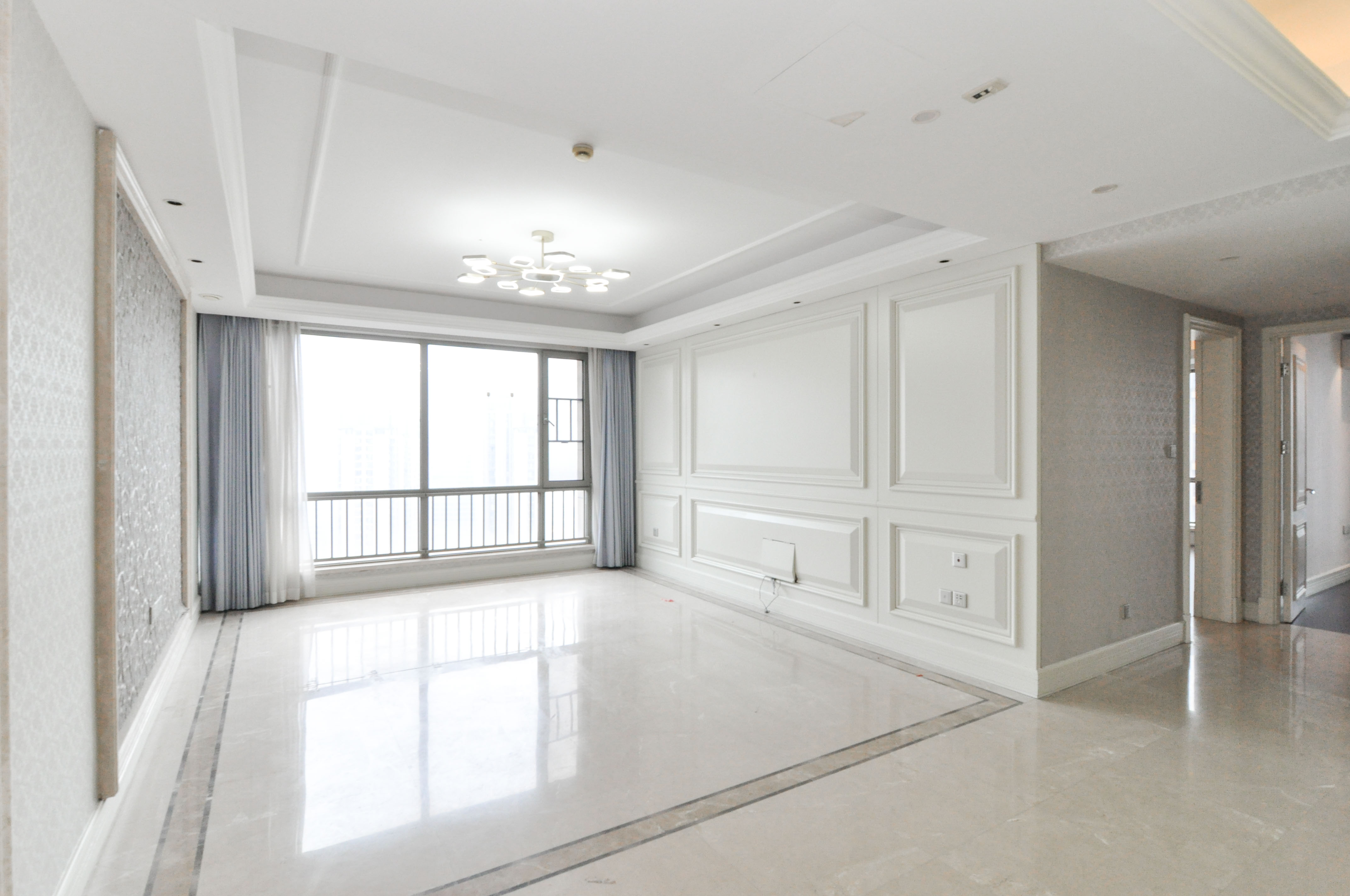 梅溪湖金茂府（金茂广场）（金茂览秀城）  3室2厅2卫    323.0万客厅