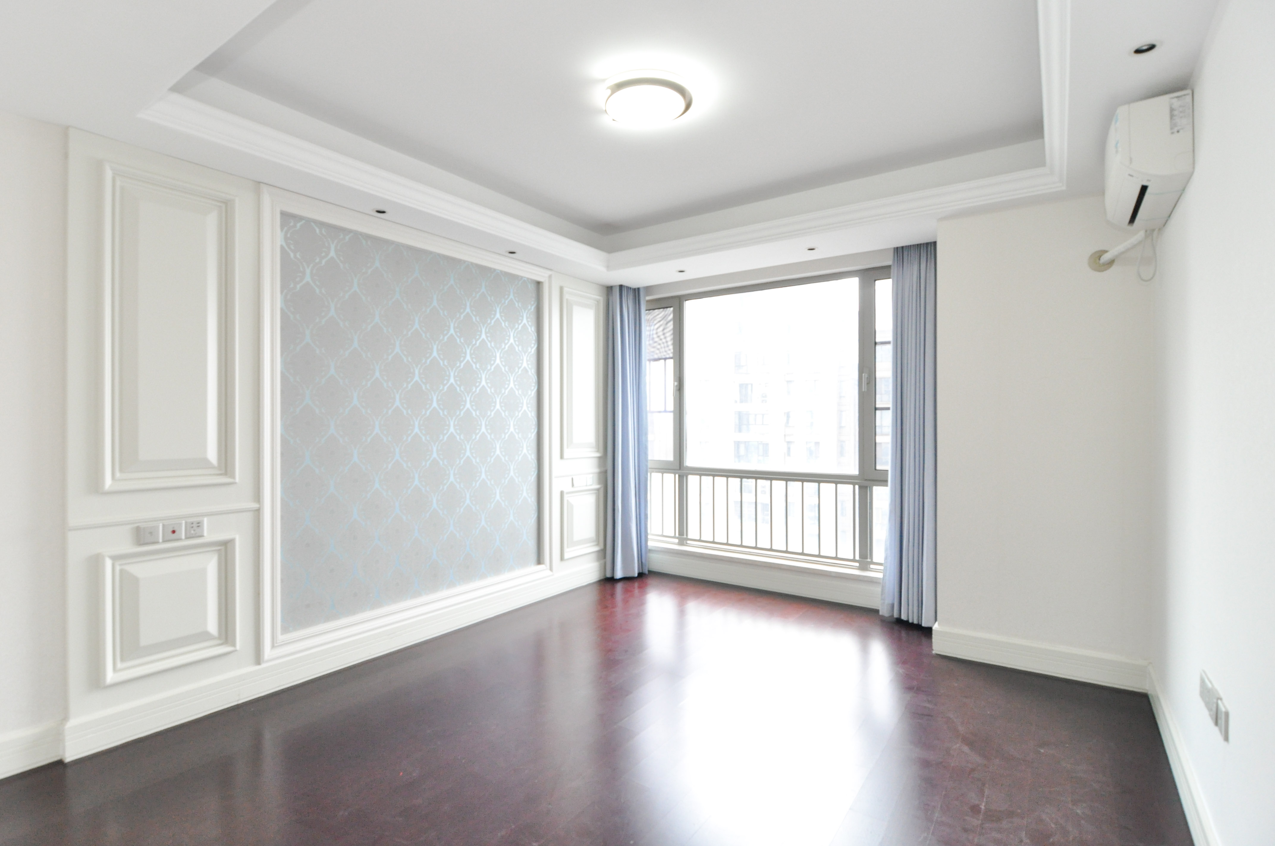 梅溪湖金茂府（金茂广场）（金茂览秀城）  3室2厅2卫    323.0万卧室