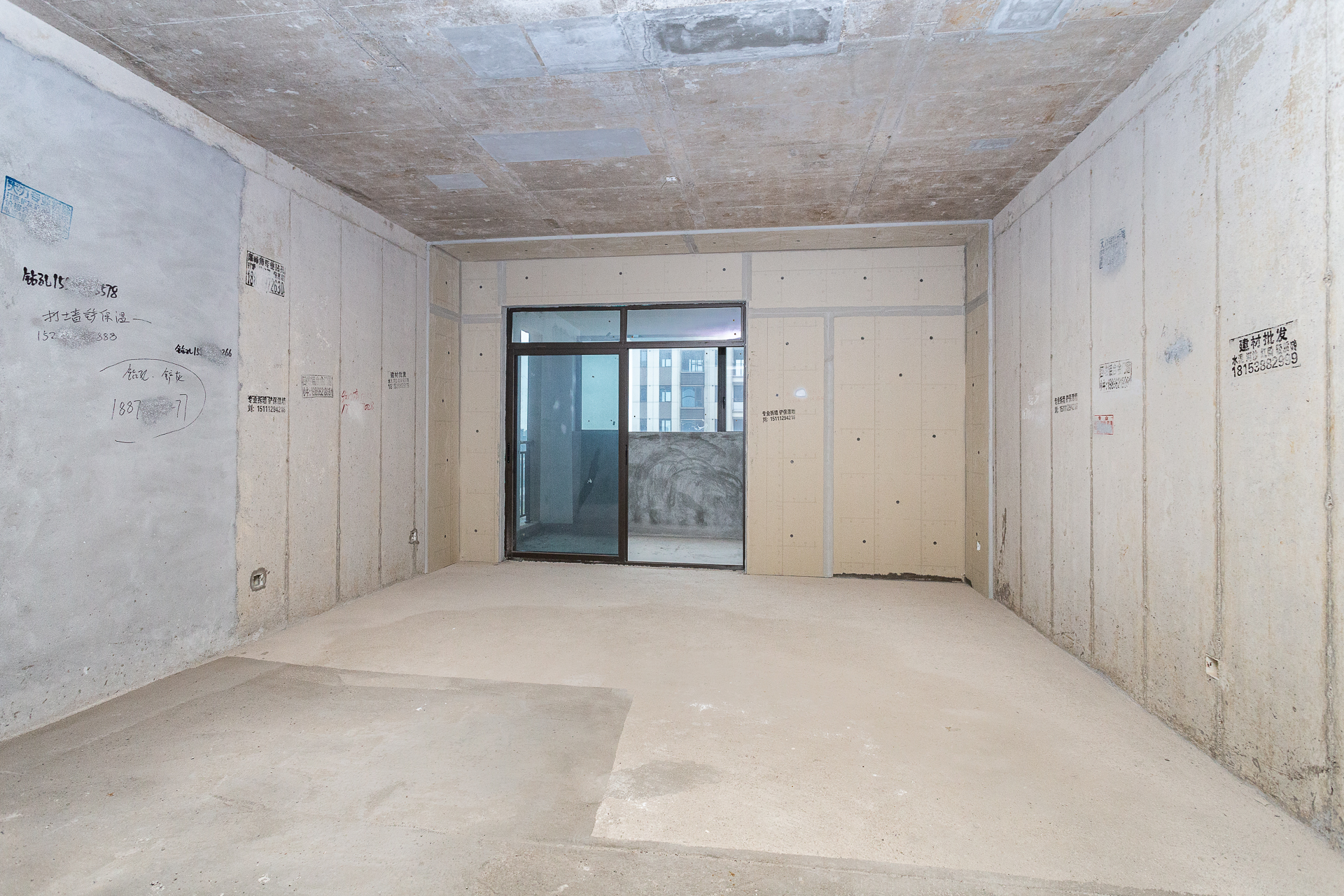 润和湘江天地E区  4室2厅2卫    289.0万 润和湘江天地E区  4室2厅2卫    289.0万客厅