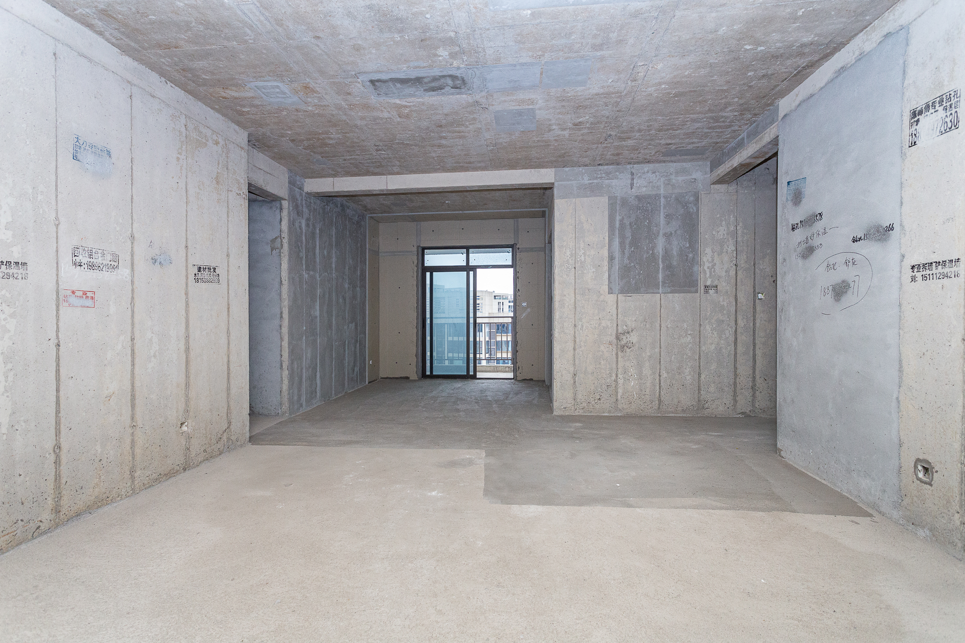 润和湘江天地E区  4室2厅2卫    289.0万客厅