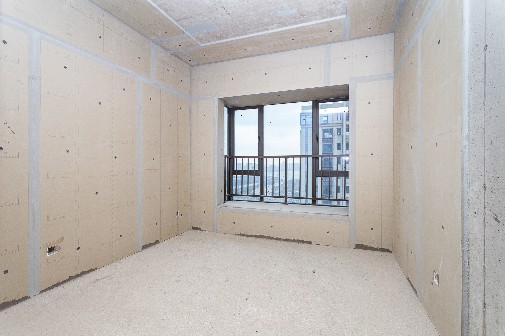 润和湘江天地E区  4室2厅2卫    289.0万 润和湘江天地E区  4室2厅2卫    289.0万卧室