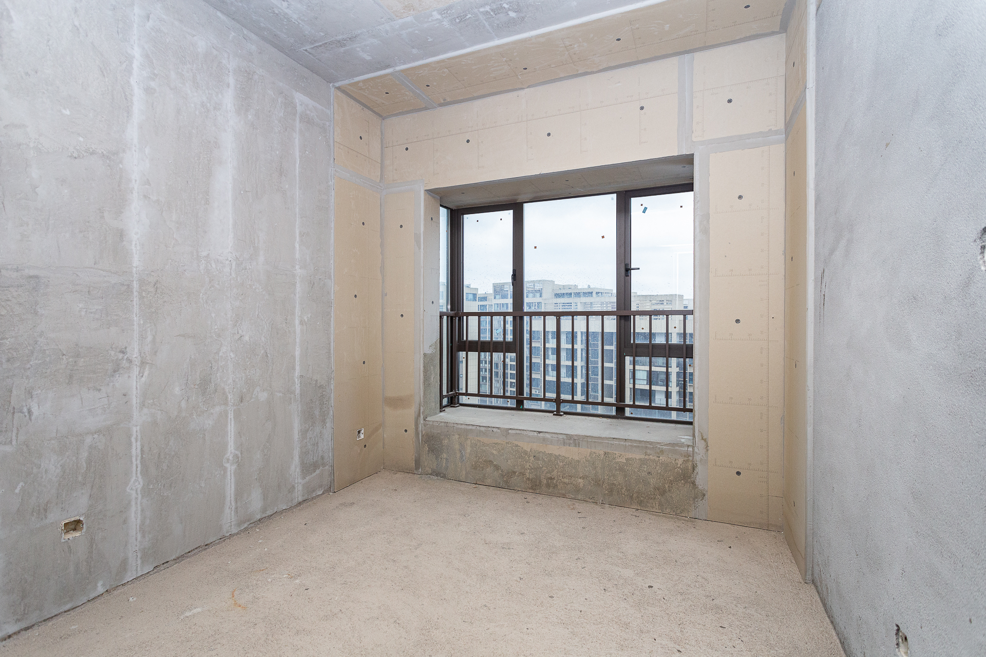 润和湘江天地E区  4室2厅2卫    289.0万卧室