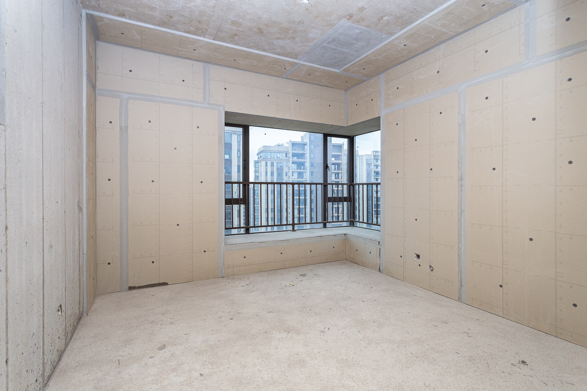 润和湘江天地E区  4室2厅2卫    289.0万 润和湘江天地E区  4室2厅2卫    289.0万卧室