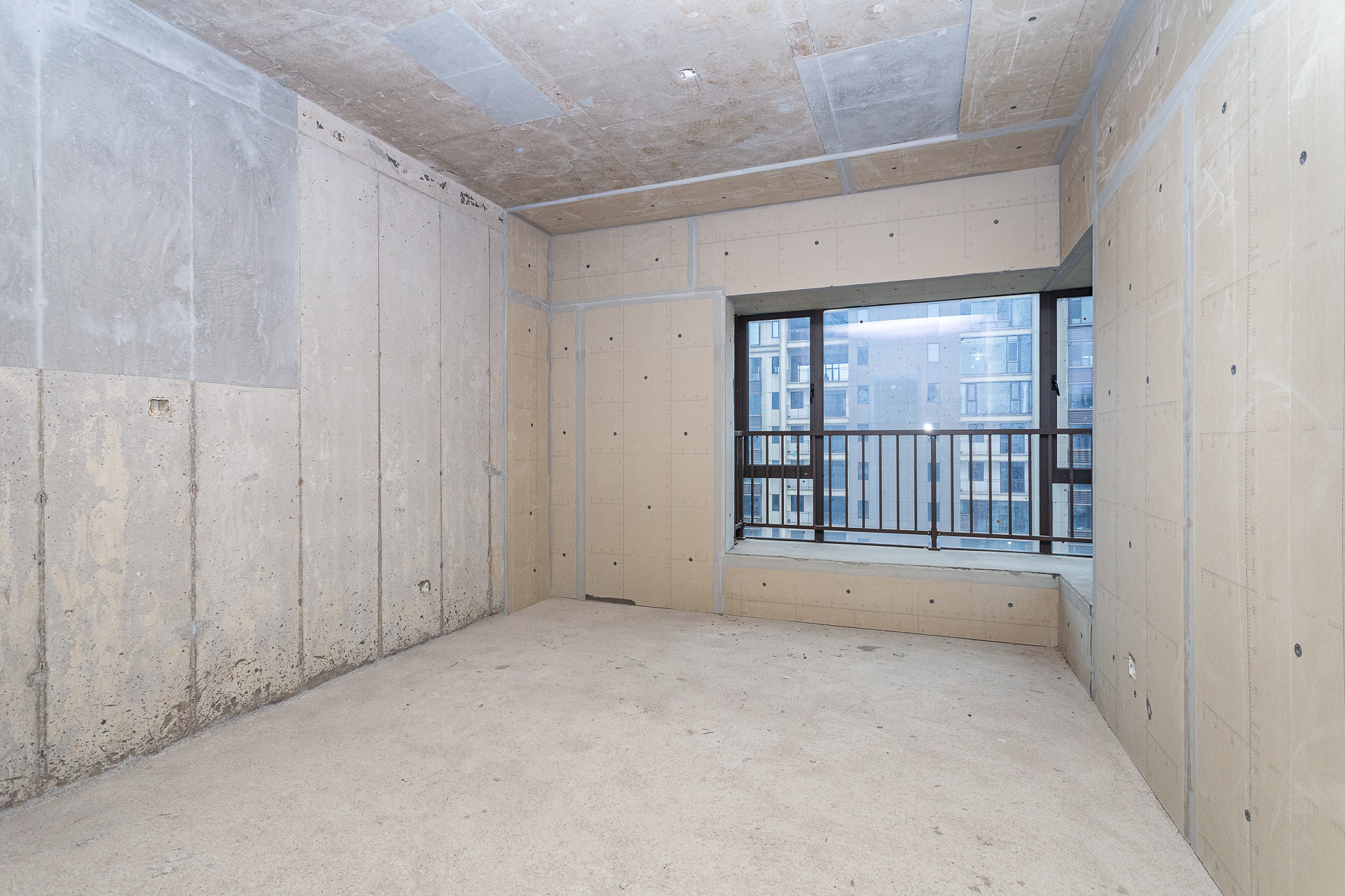 润和湘江天地E区  4室2厅2卫    289.0万卧室