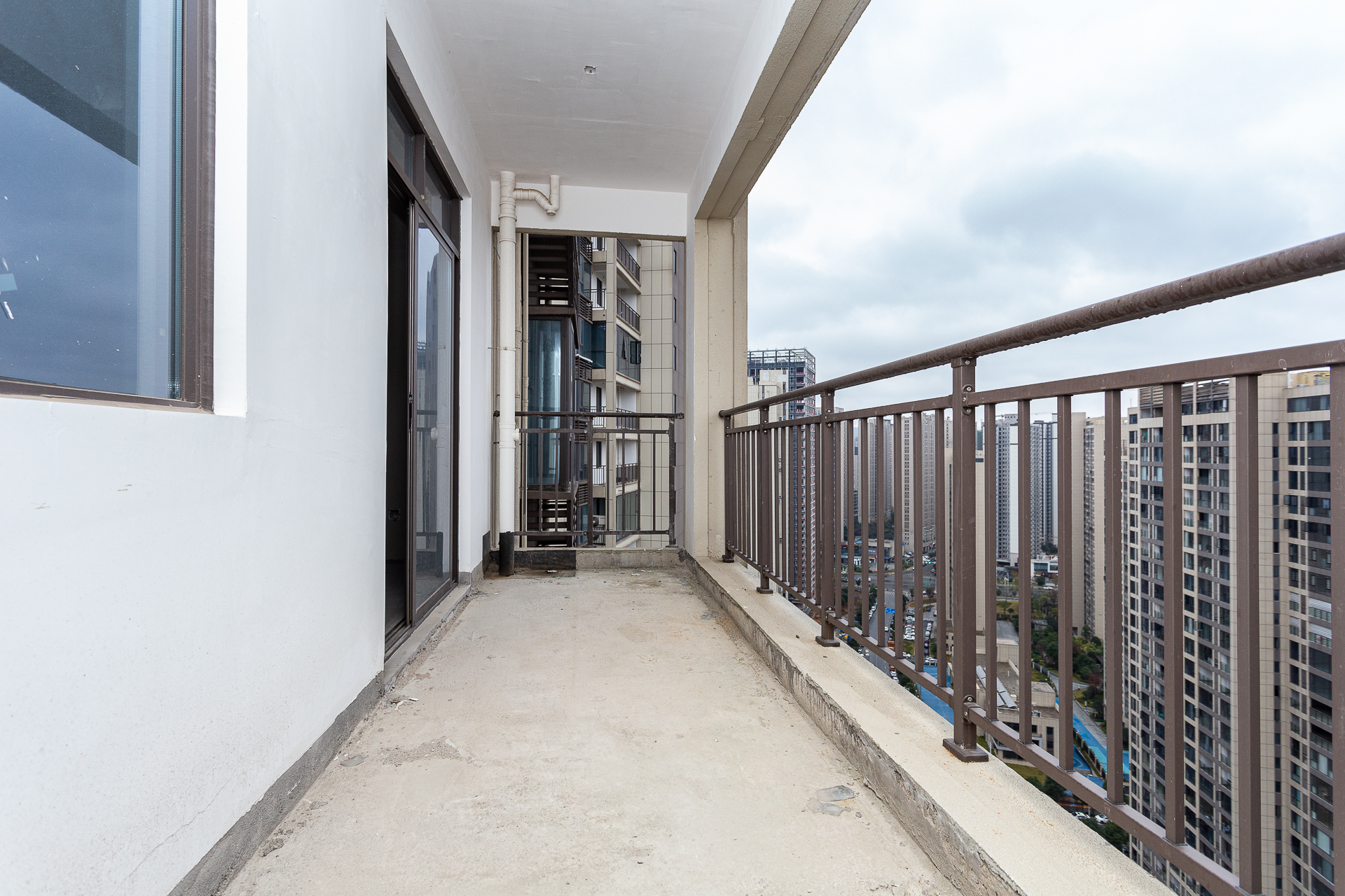 润和湘江天地E区  4室2厅2卫    289.0万阳台