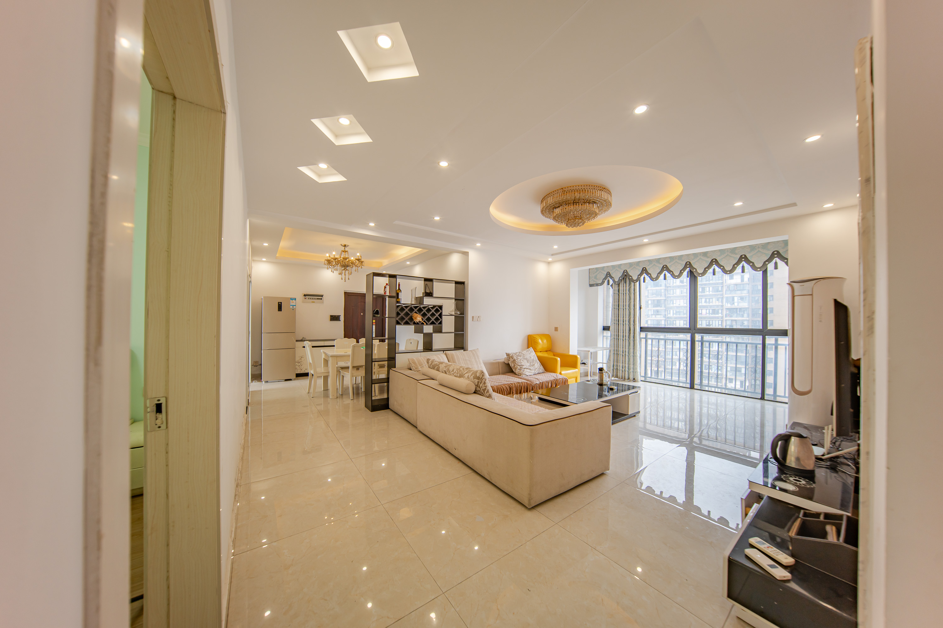 金鼎公园尚  3室2厅2卫    80.0万客厅