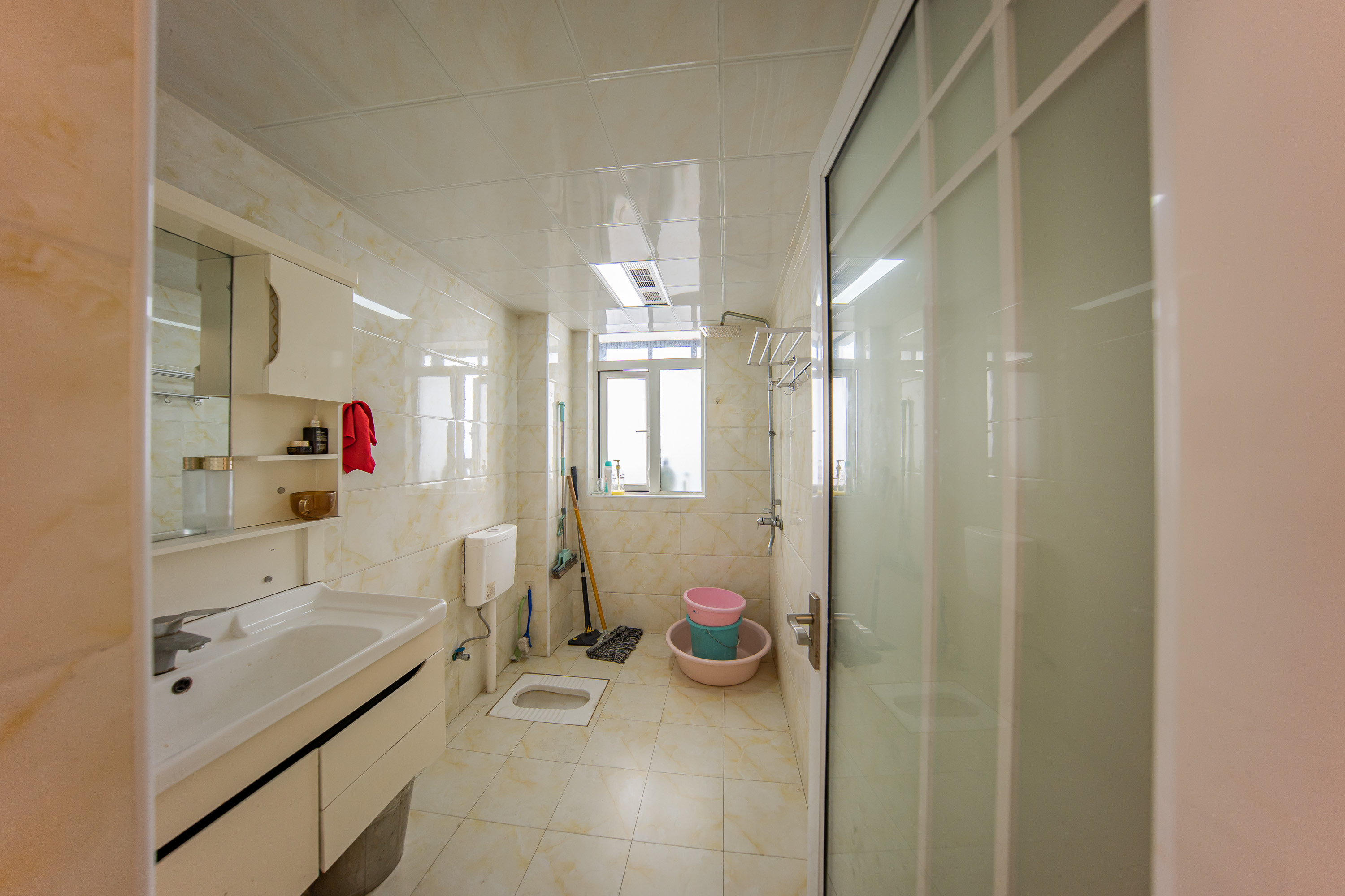 金鼎公园尚  3室2厅2卫    80.0万卫生间