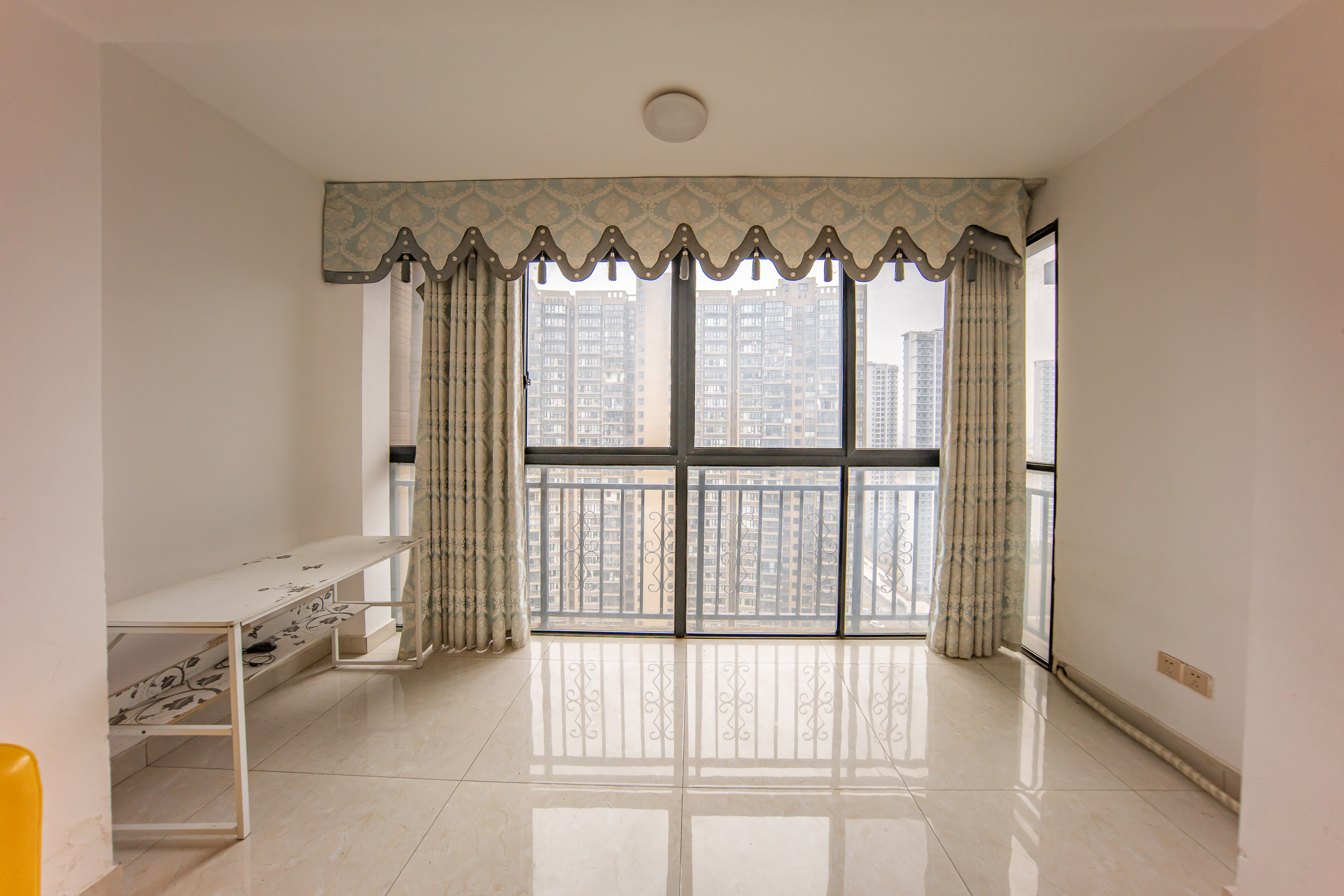 金鼎公园尚  3室2厅2卫    80.0万阳台