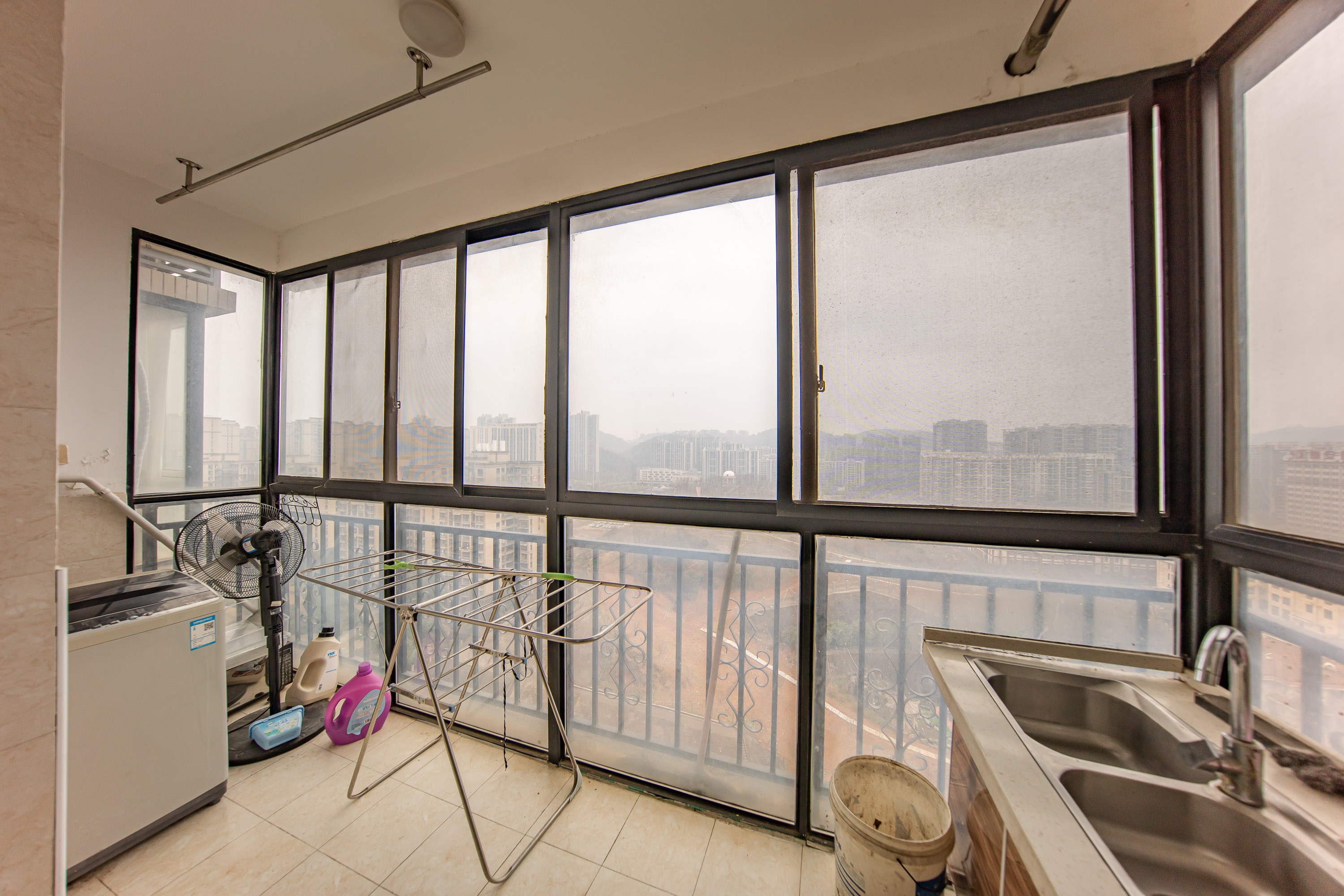 金鼎公园尚  3室2厅2卫    80.0万阳台