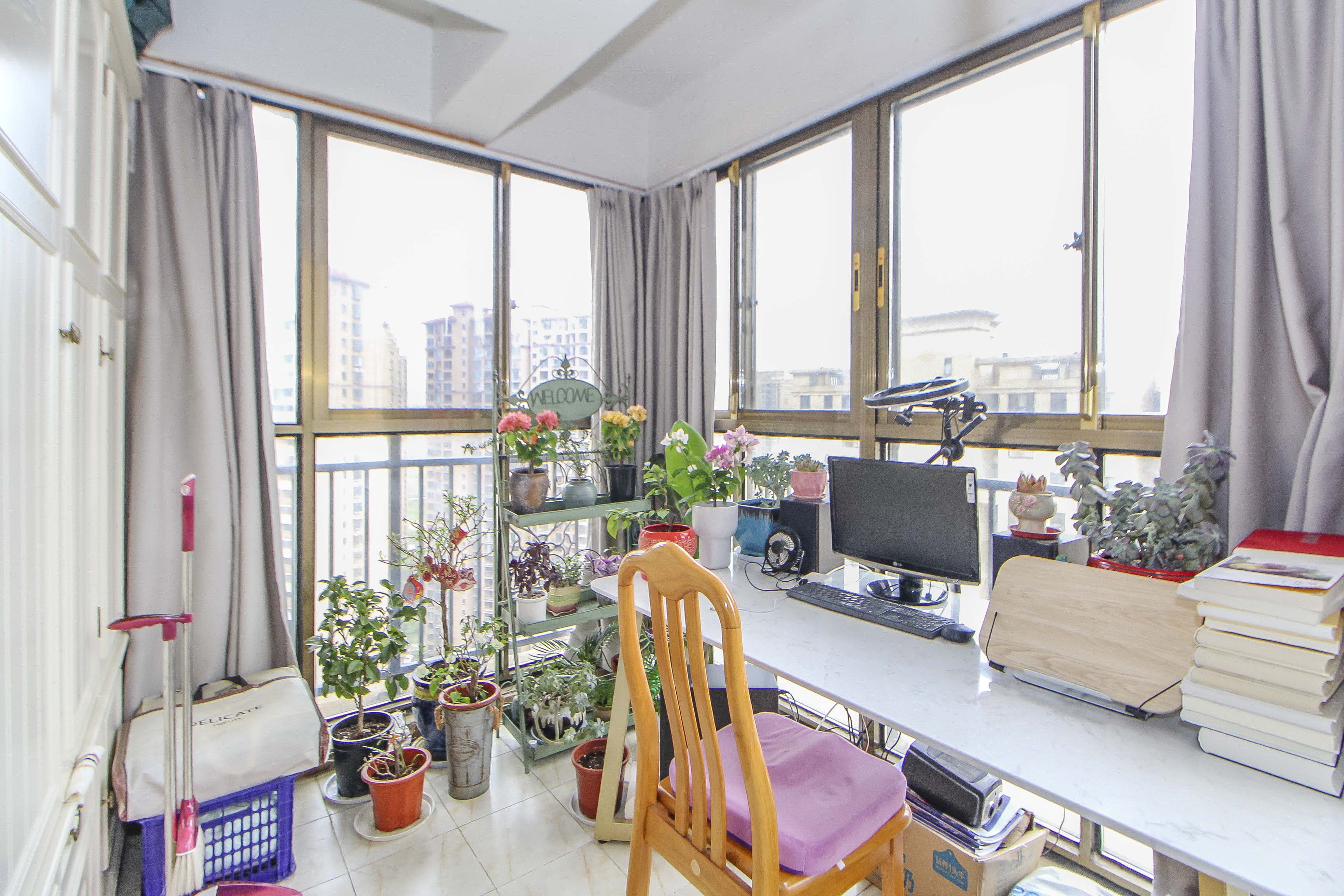 江山帝景哈佛 2室2厅1卫 78.0万 江山帝景哈佛 2室2厅1卫 78.0万阳台