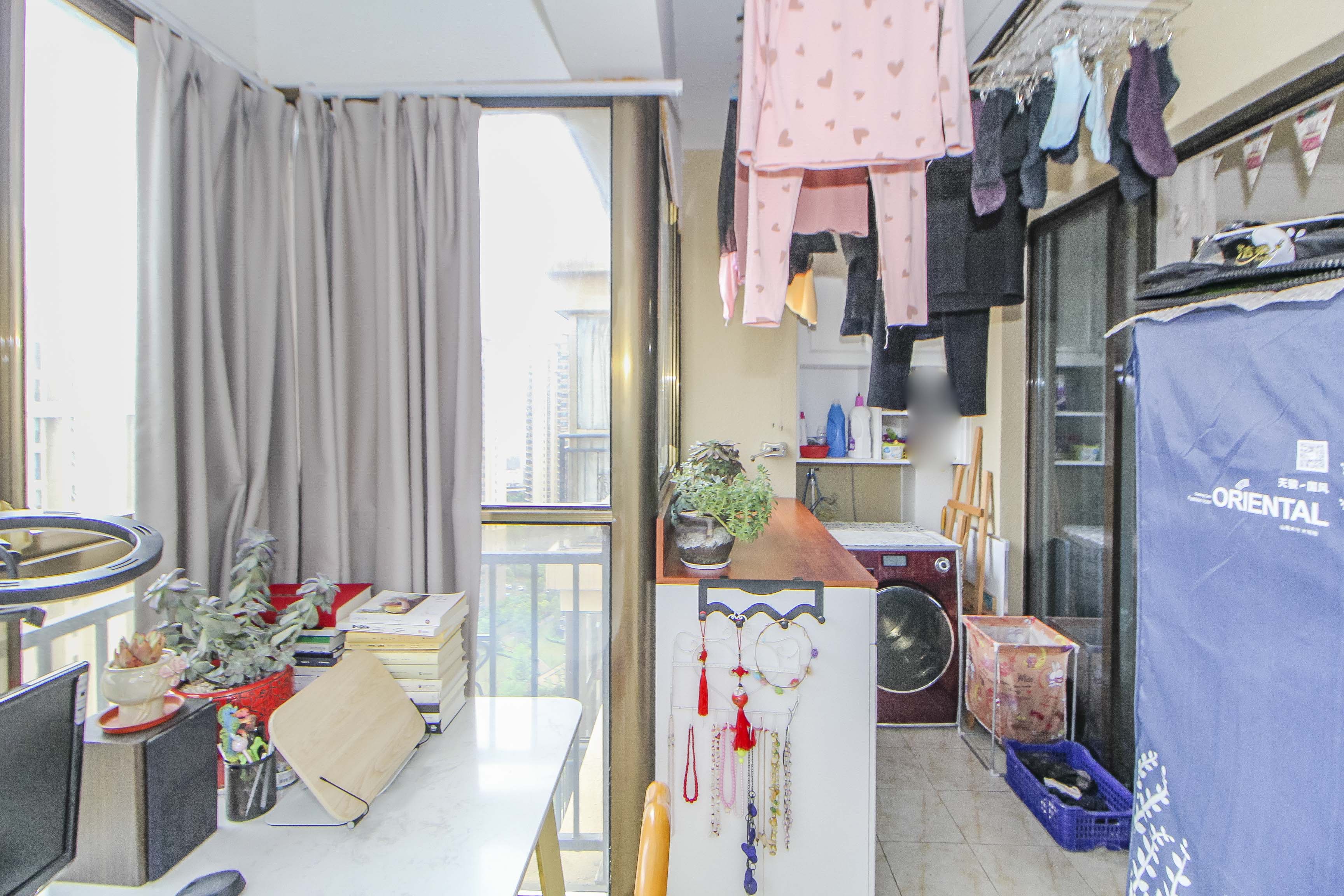 江山帝景哈佛 2室2厅1卫 78.0万 江山帝景哈佛 2室2厅1卫 78.0万阳台