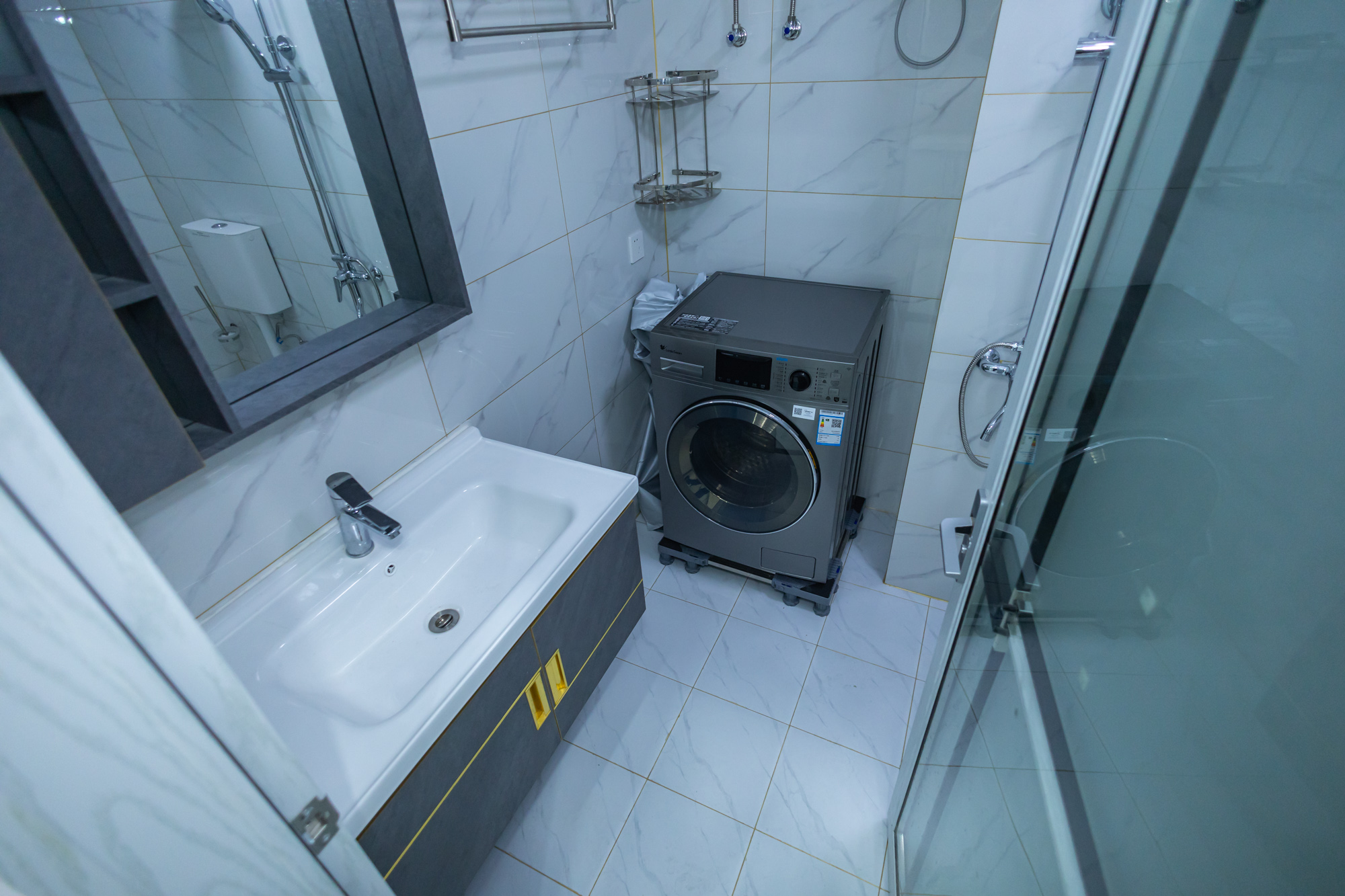 世景国际广场  1室1厅1卫    43.0万 世景国际广场  1室1厅1卫    43.0万卫生间