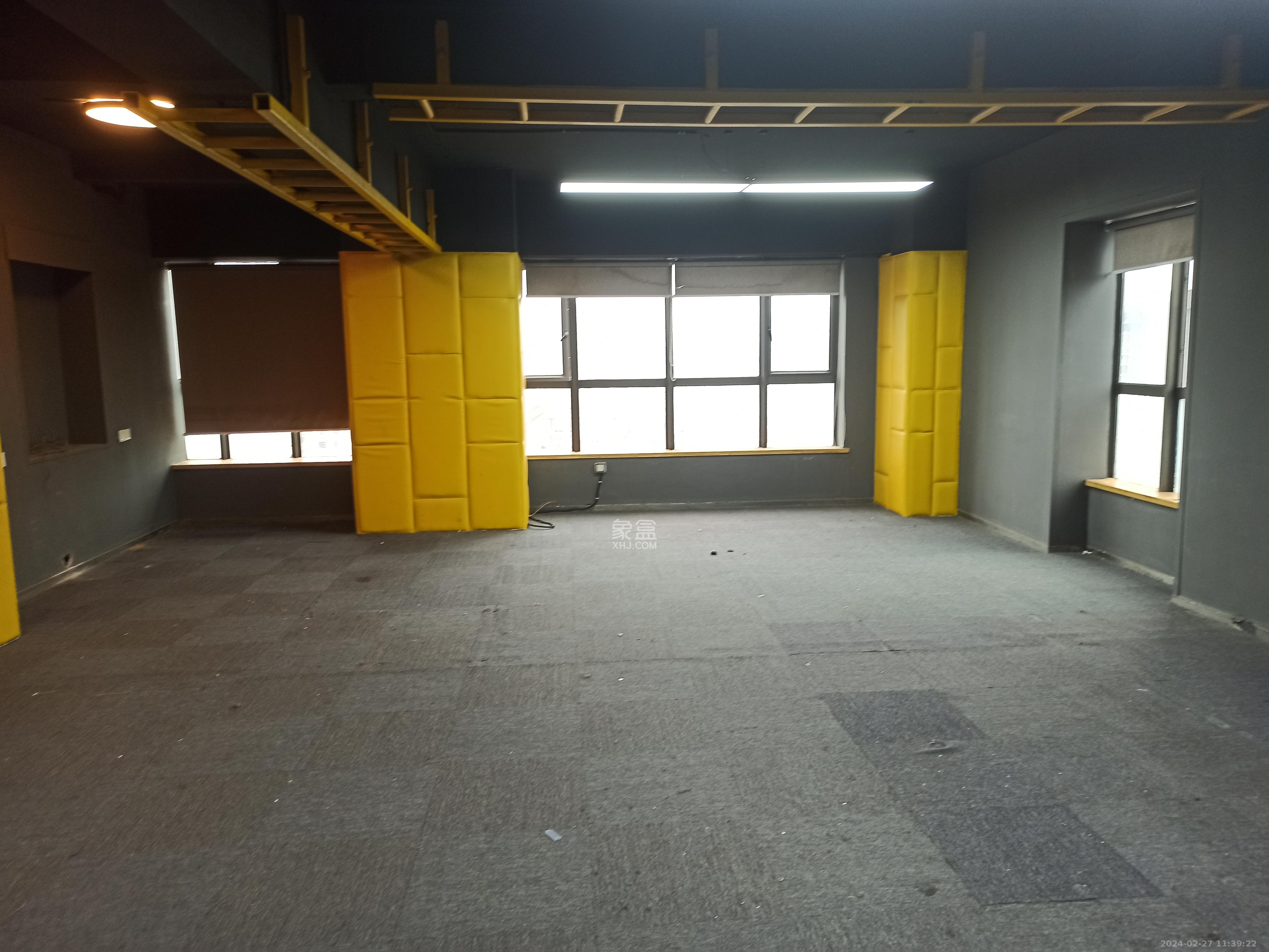 摩天一号  5室1厅1卫   18000.00元/月室内图
