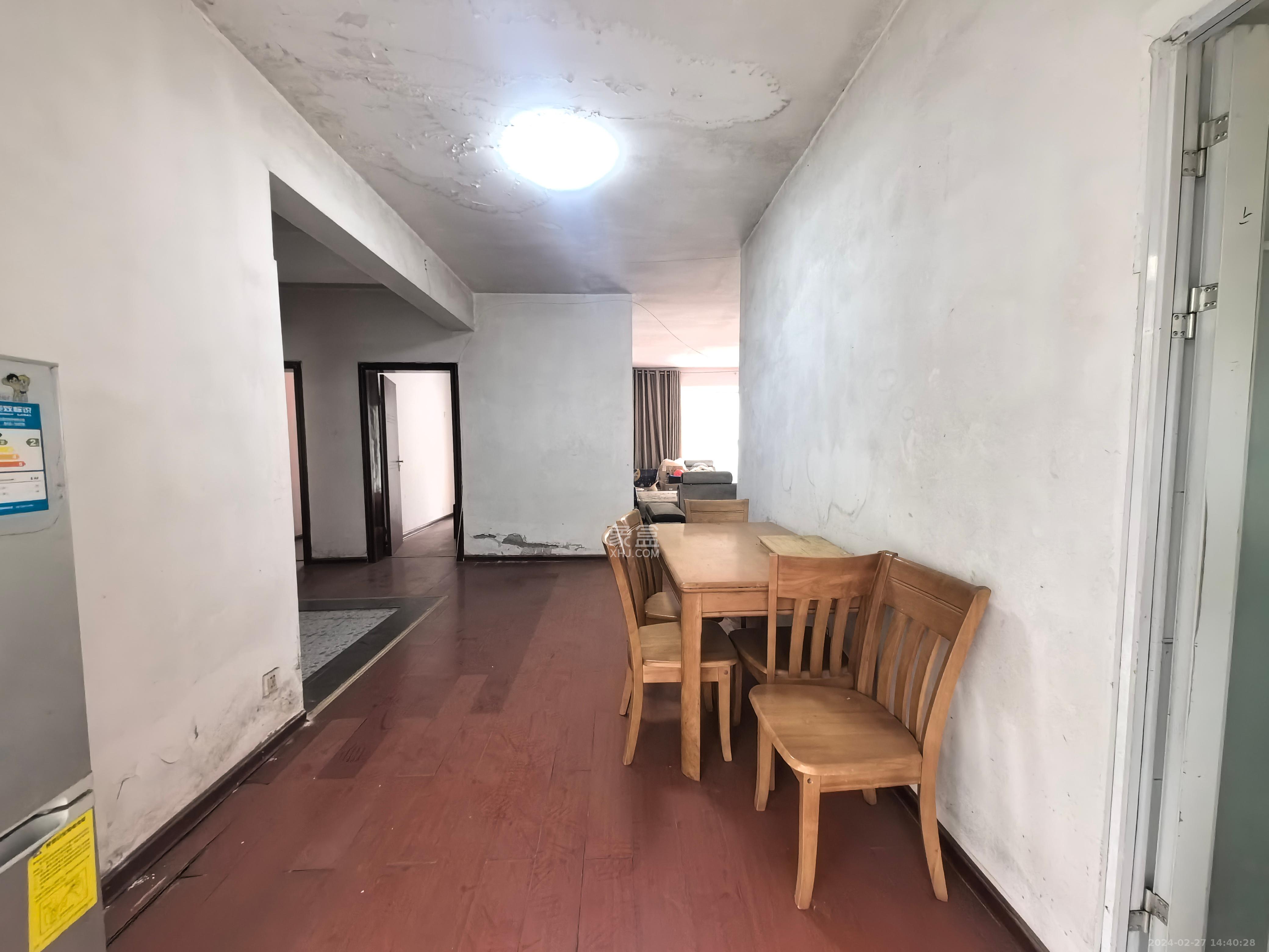 至雅小玲家园  4室2厅2卫   1800.00元/月室内图