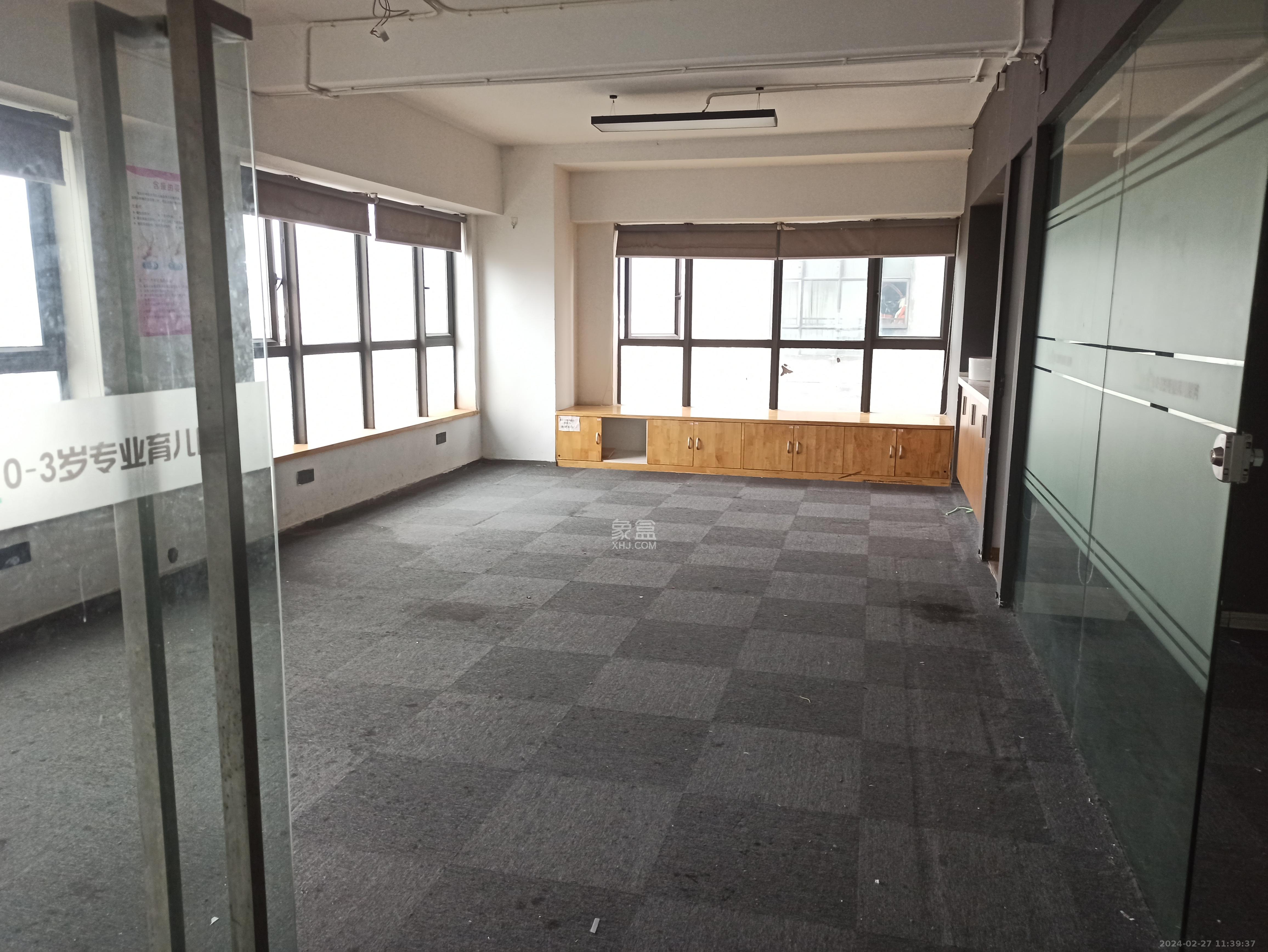 摩天一号  5室1厅1卫   18000.00元/月室内图