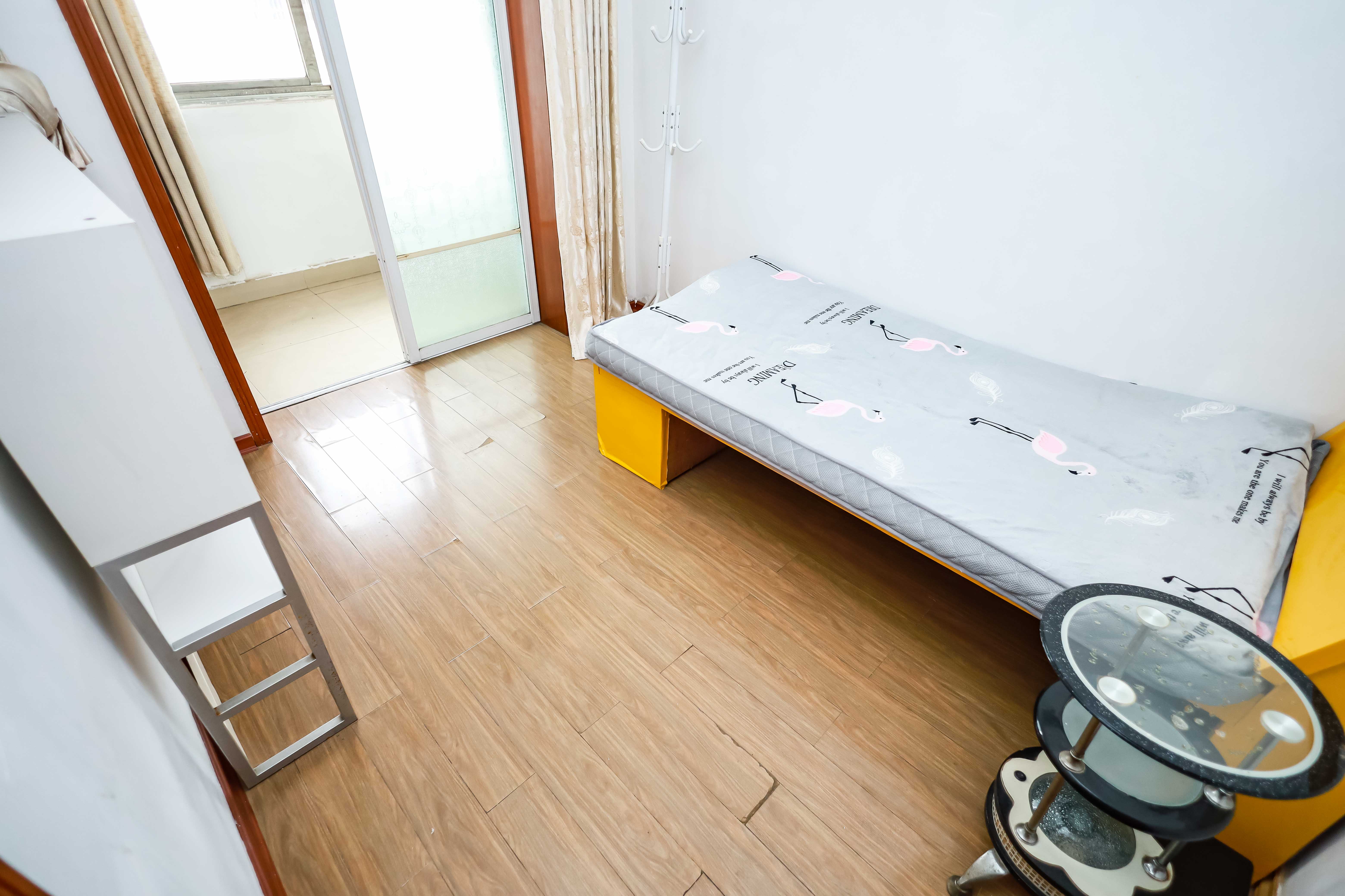 长华小区  3室1厅1卫   56.00万卧室