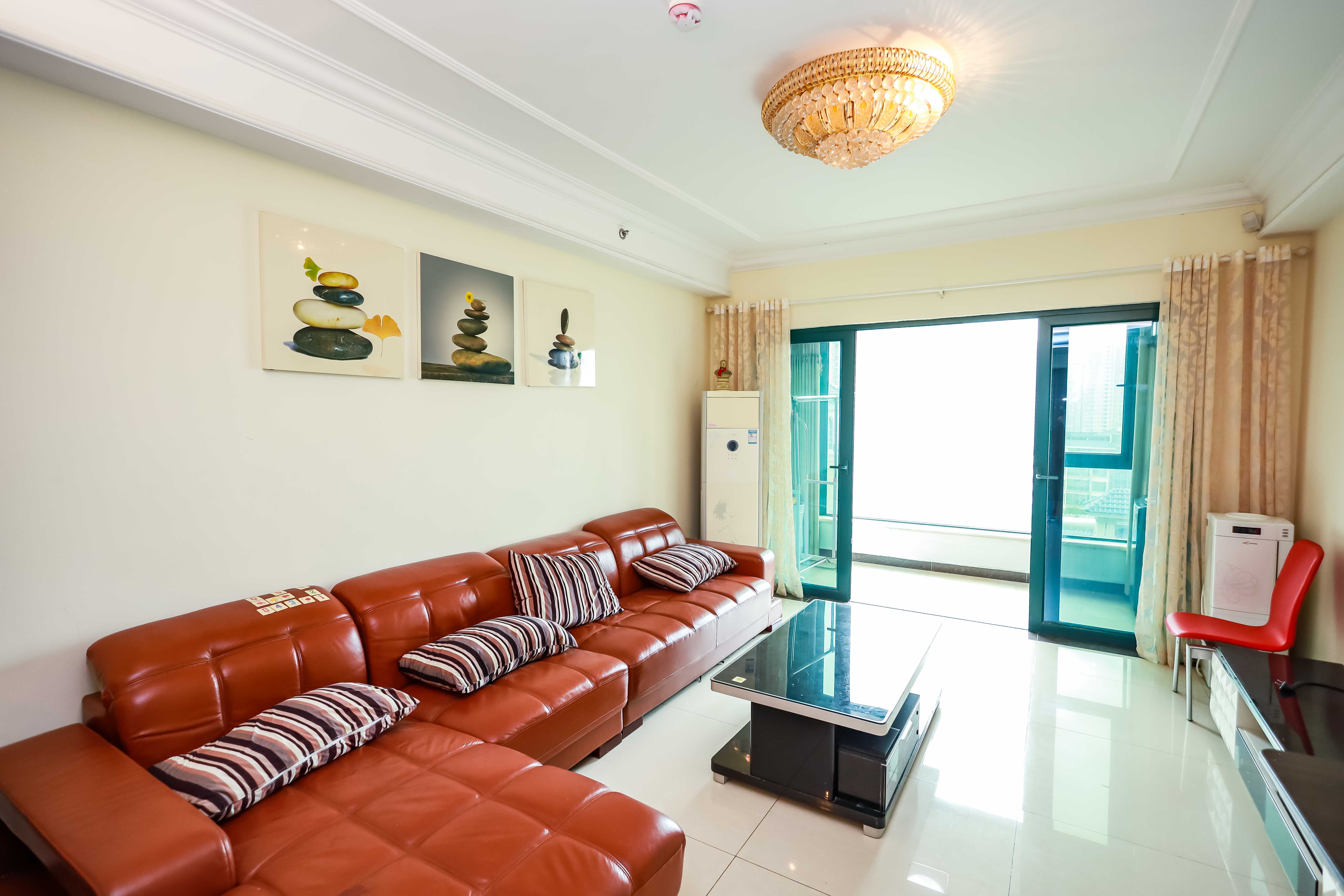 恒大华府 1室2厅1卫 51.8万 恒大华府 1室2厅1卫 51.8万客厅