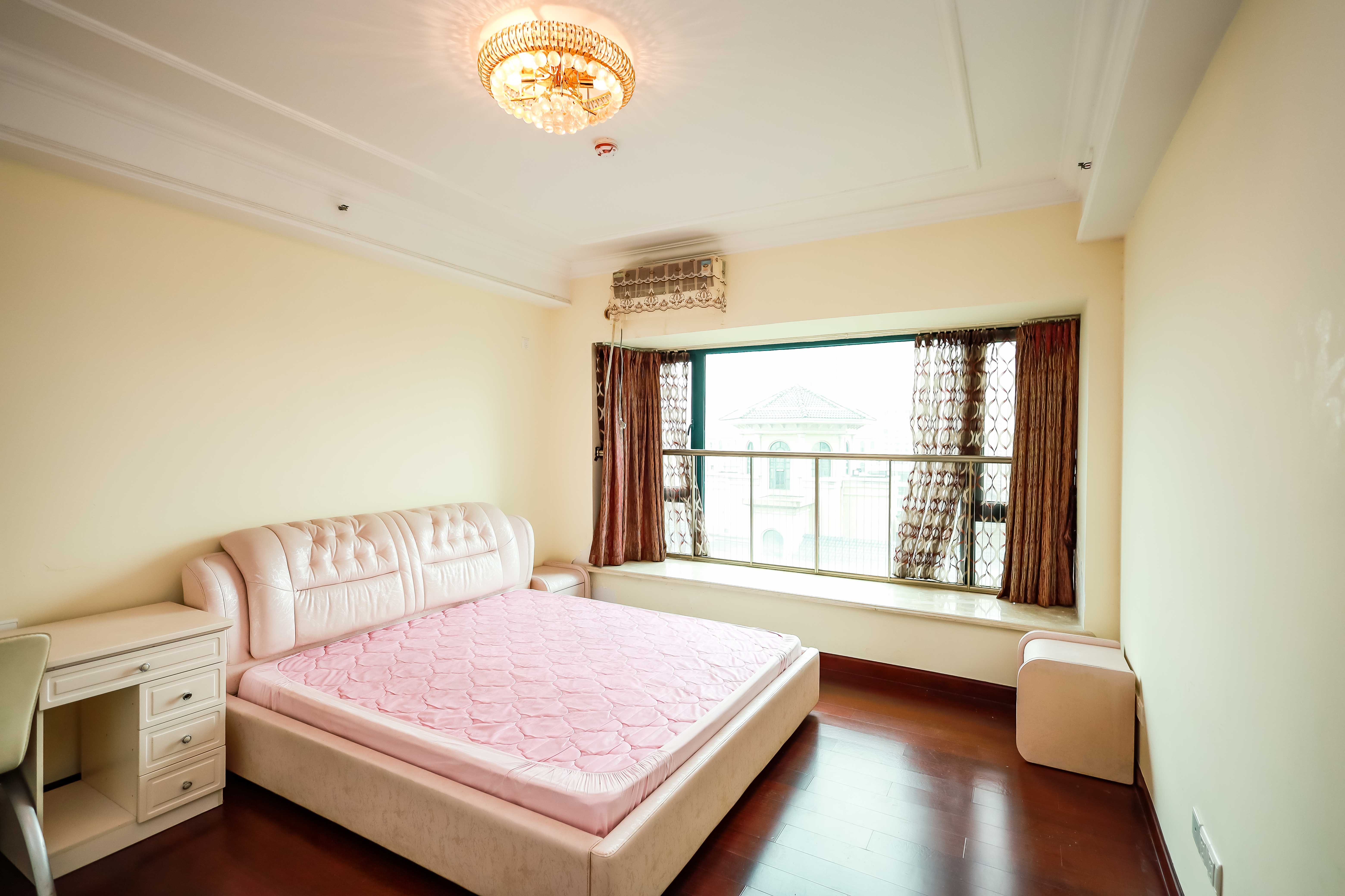 恒大华府 1室2厅1卫 51.8万 恒大华府 1室2厅1卫 51.8万卧室