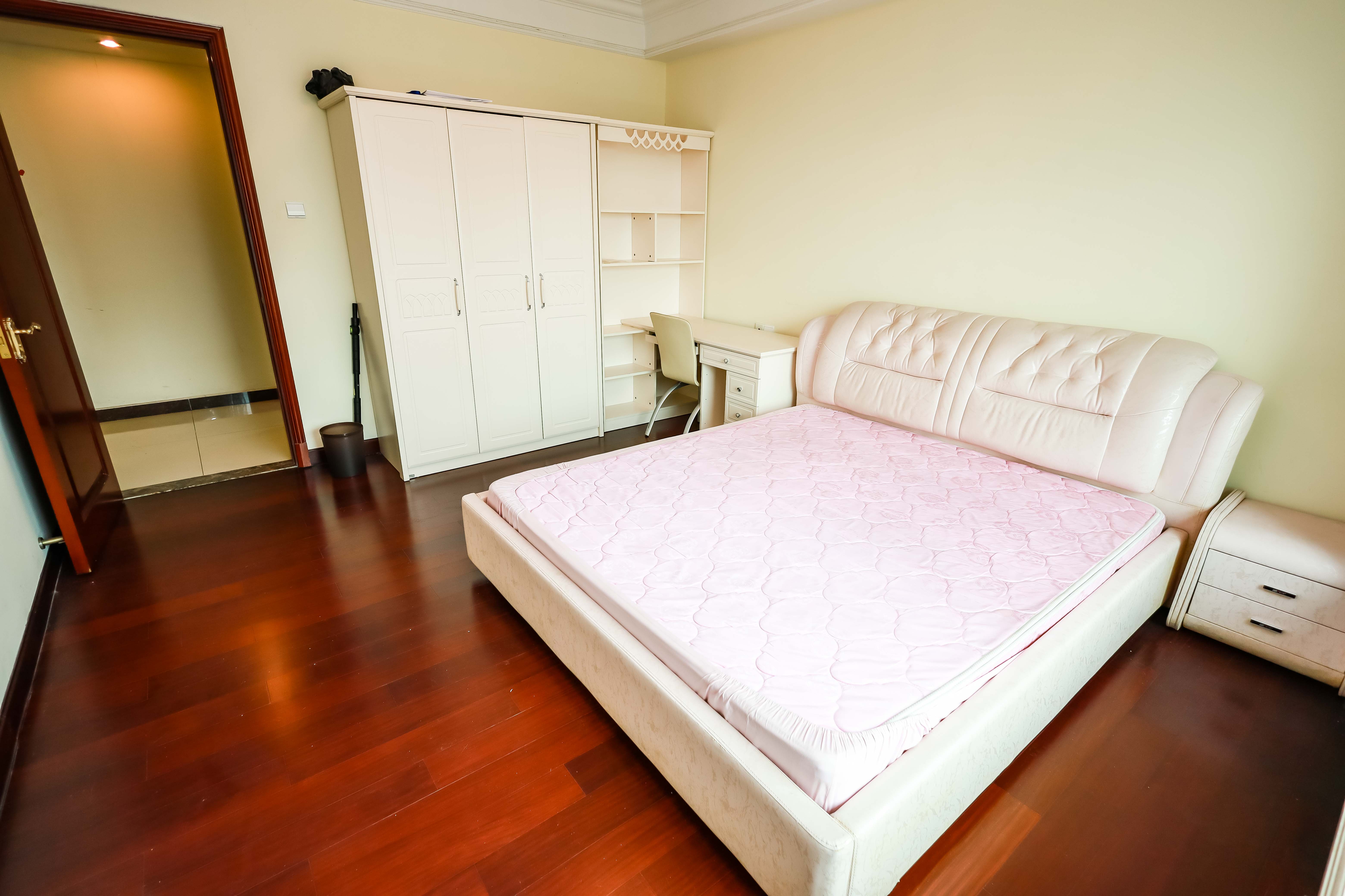 恒大华府 1室2厅1卫 51.8万 恒大华府 1室2厅1卫 51.8万卧室