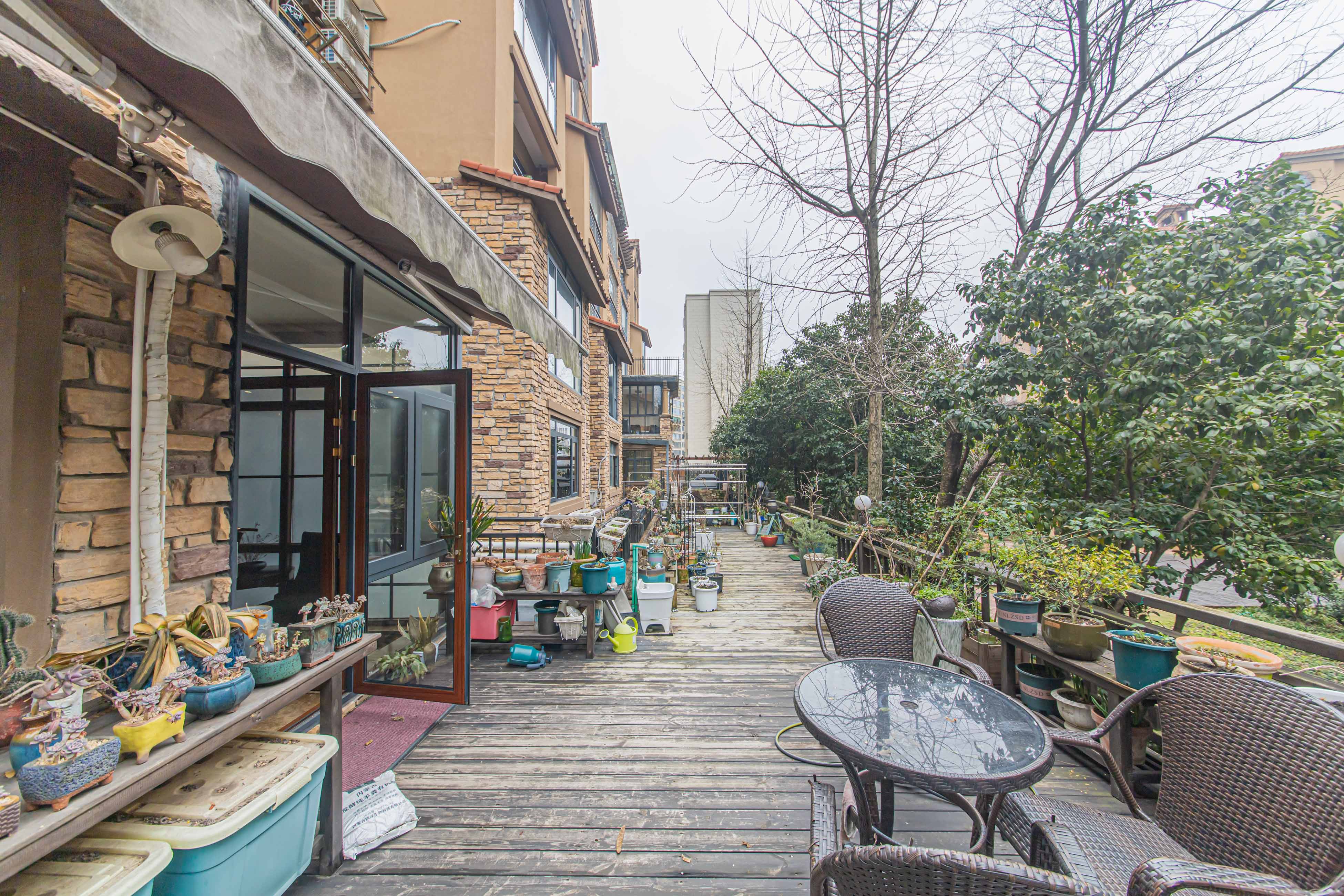 中建芙蓉和苑  5室2厅2卫   438.00万阳台