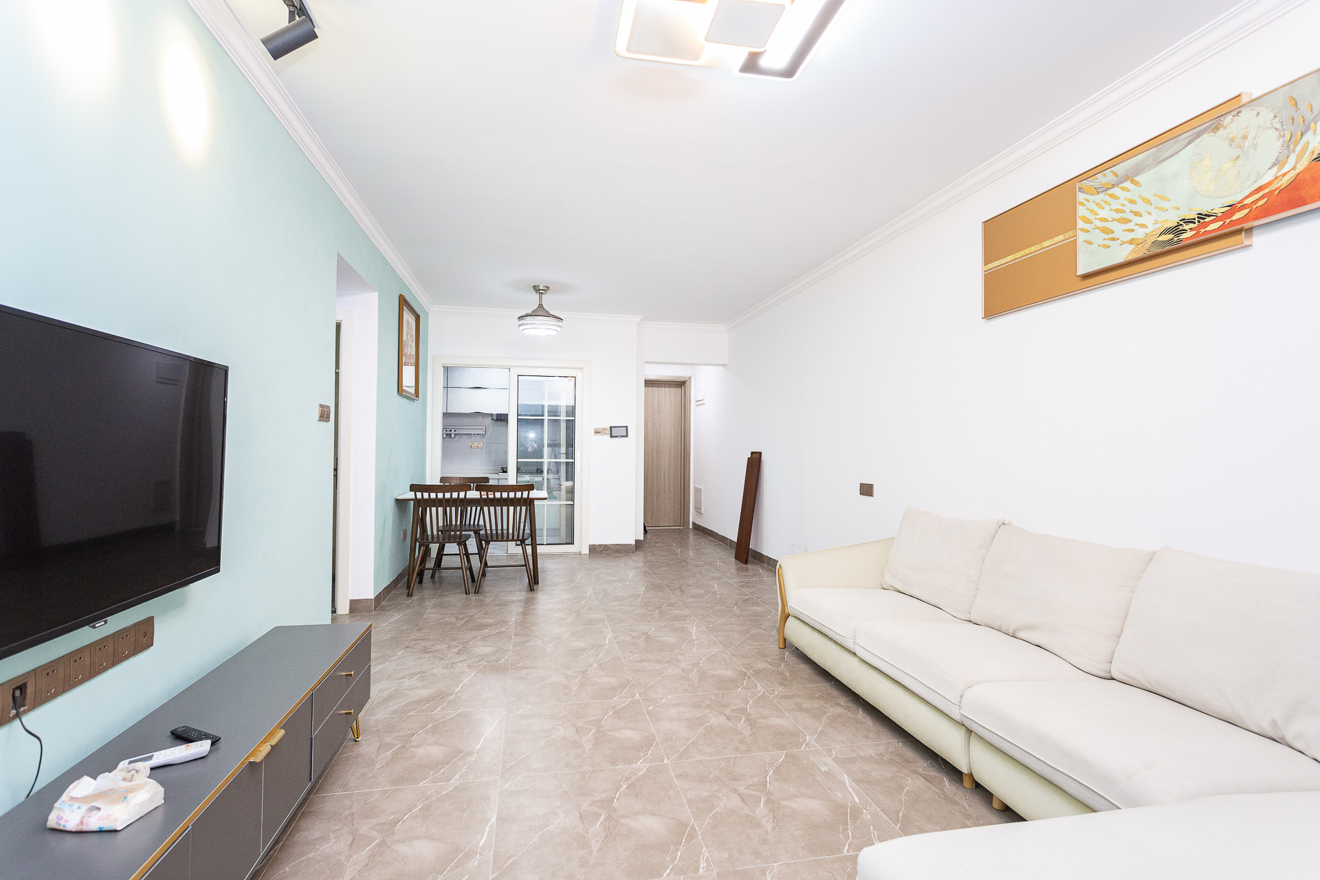 时代倾城三期  2室2厅1卫    98.0万 时代倾城三期  2室2厅1卫    98.0万客厅