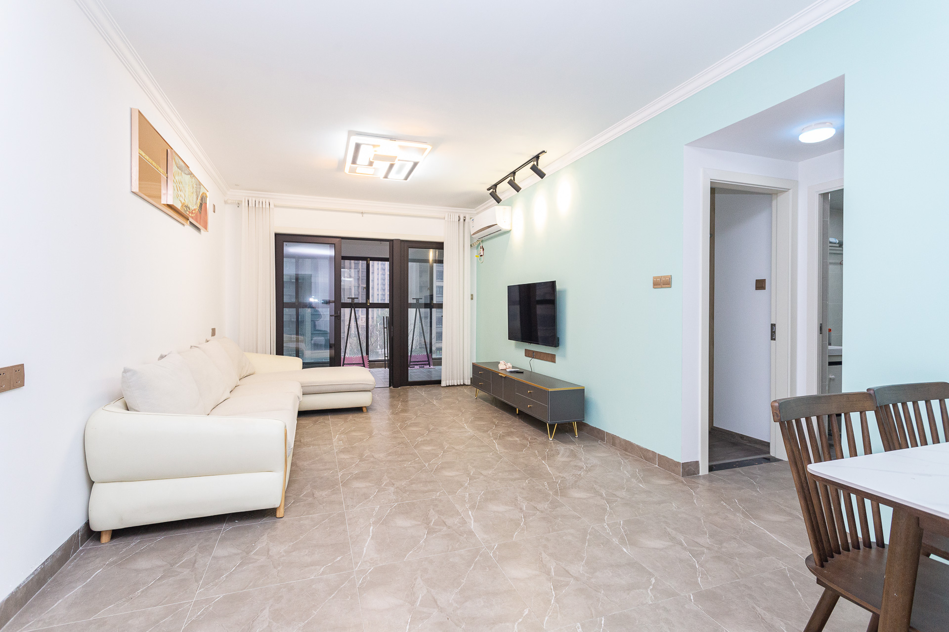 时代倾城三期  2室2厅1卫    98.0万 时代倾城三期  2室2厅1卫    98.0万客厅