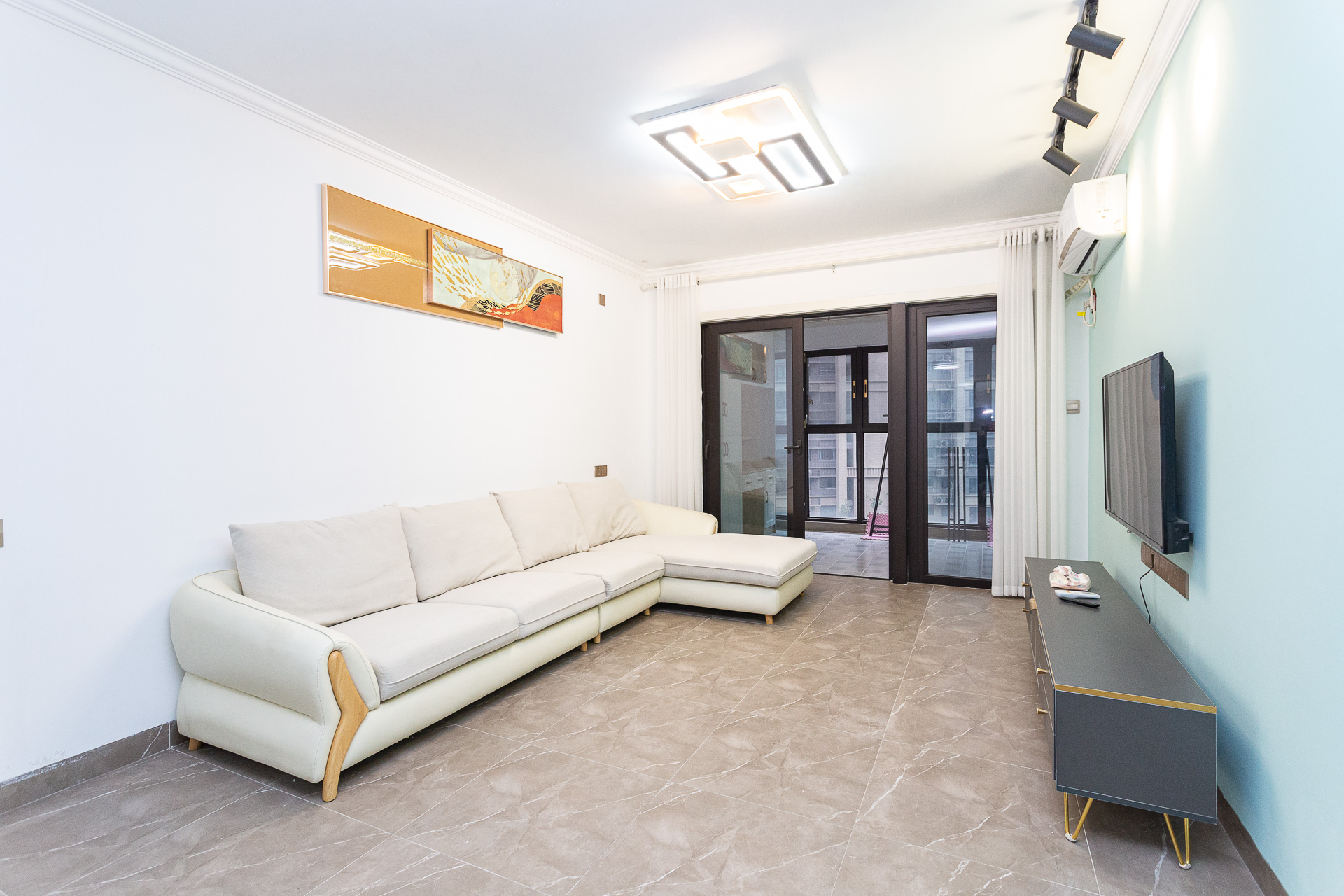 时代倾城三期  2室2厅1卫    98.0万 时代倾城三期  2室2厅1卫    98.0万客厅