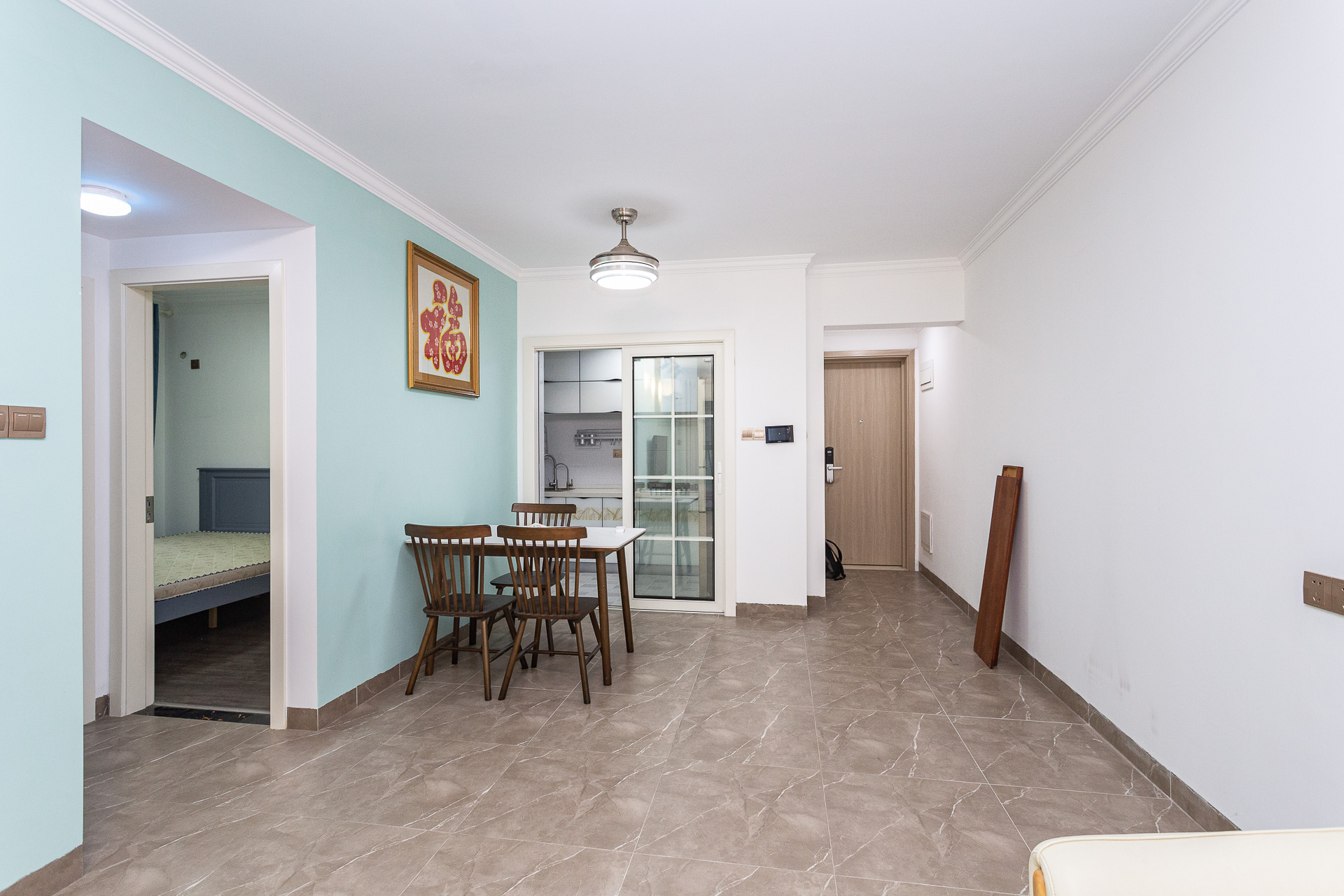 时代倾城三期  2室2厅1卫    98.0万 时代倾城三期  2室2厅1卫    98.0万客厅