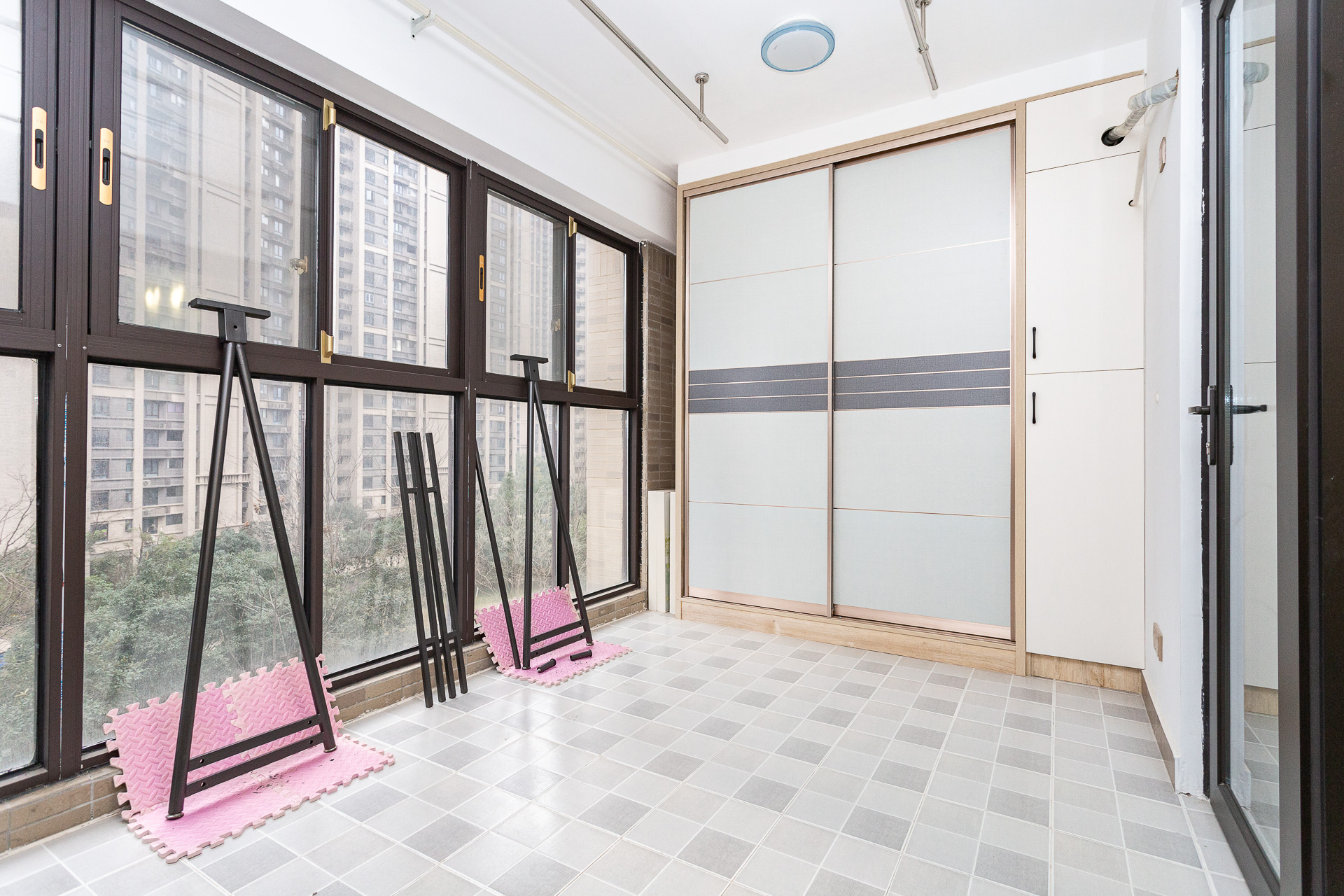 时代倾城三期  2室2厅1卫    98.0万 时代倾城三期  2室2厅1卫    98.0万阳台