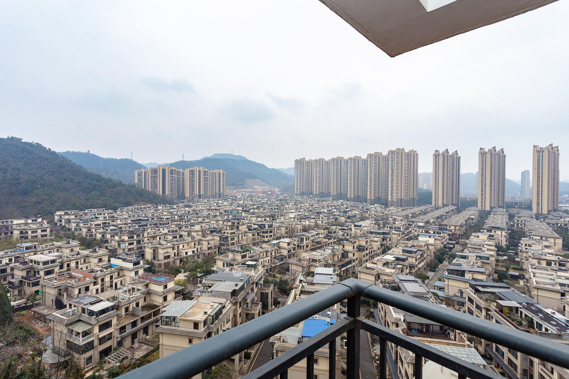 珠江东方明珠（新地东方明珠）三期  4室2厅2卫   124.00万其他