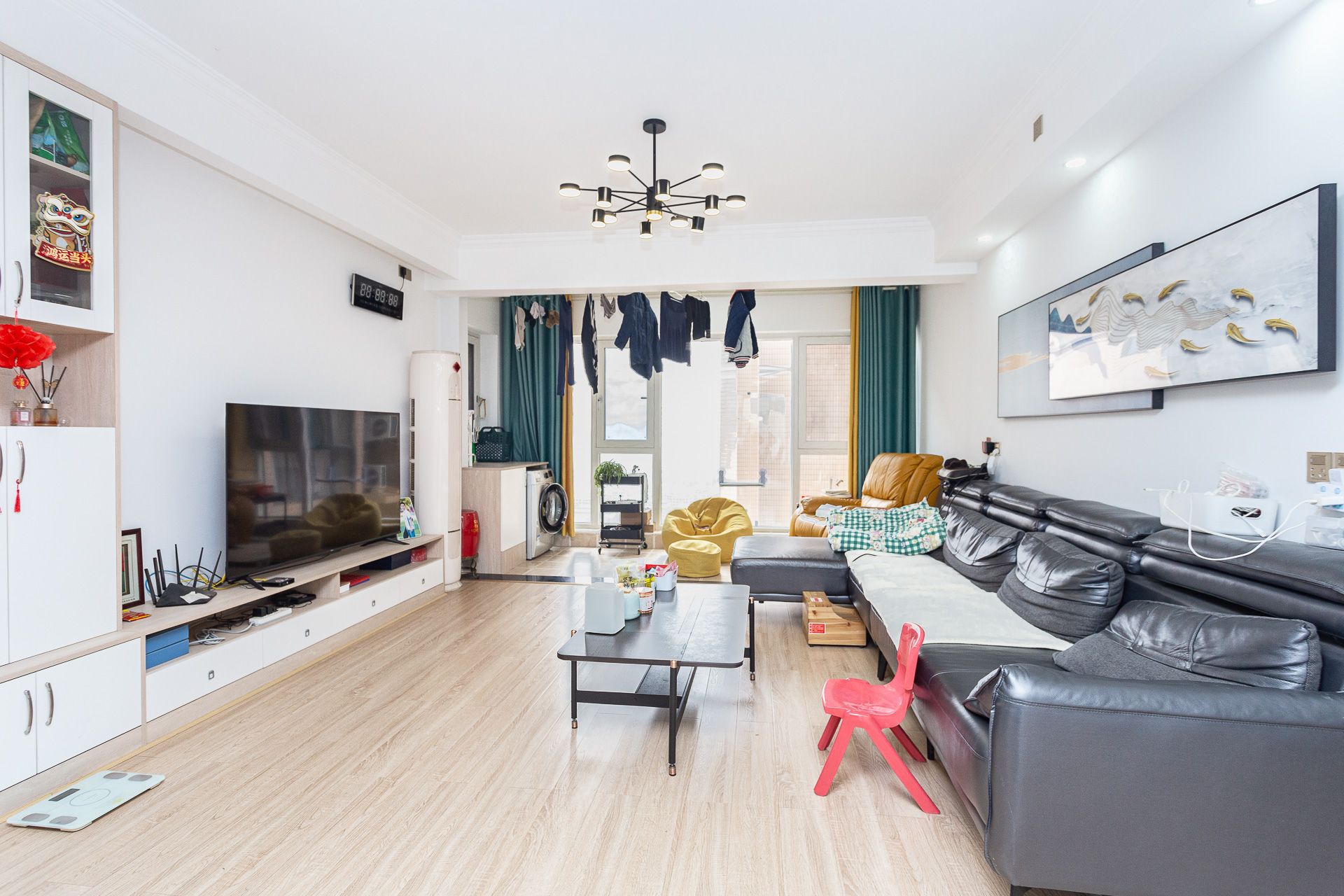 金湘苑(星澜之悦) 5室2厅2卫 143.8万 金湘苑(星澜之悦) 5室2厅2卫 143.8万客厅