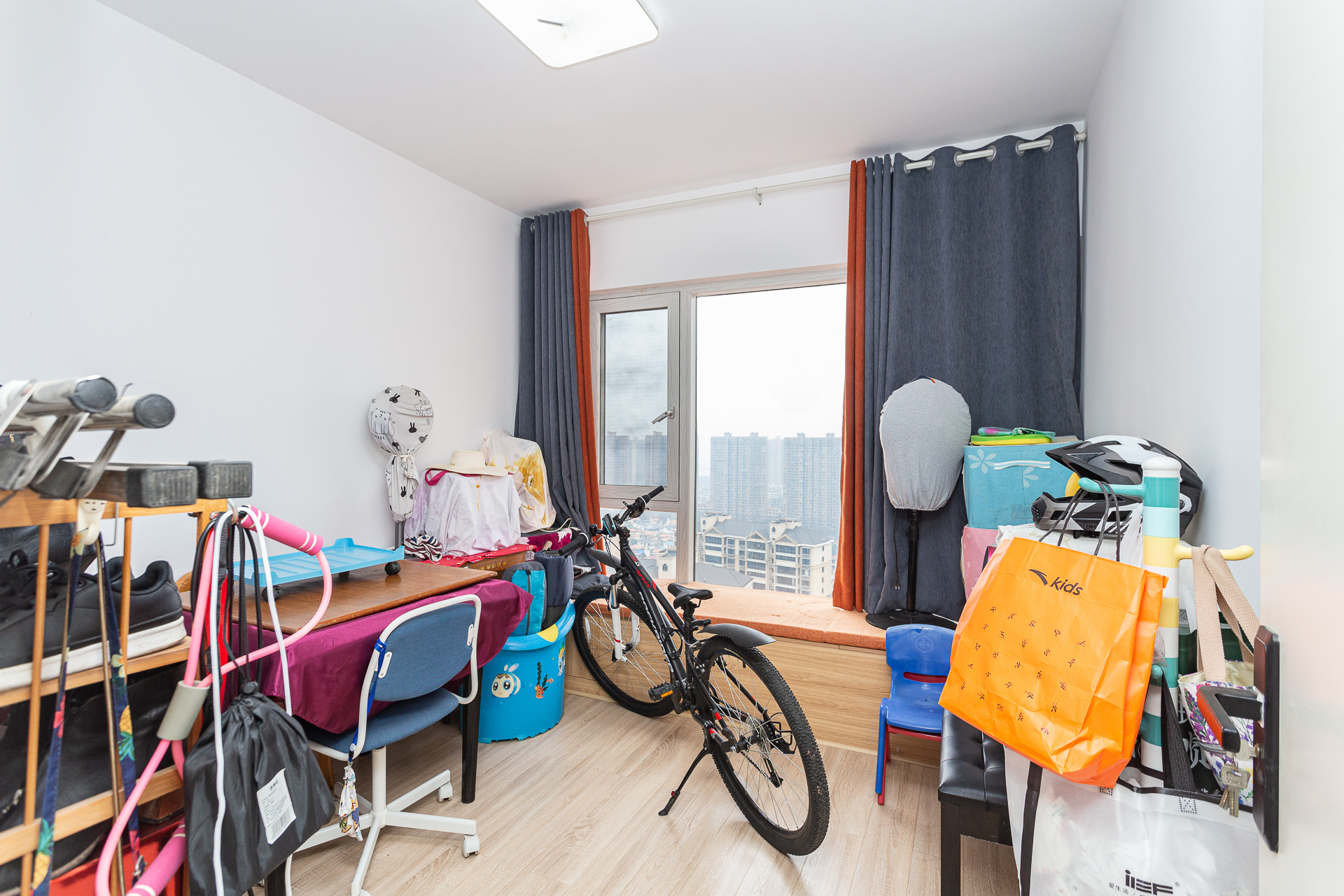 金湘苑(星澜之悦) 5室2厅2卫 143.8万 金湘苑(星澜之悦) 5室2厅2卫 143.8万卧室