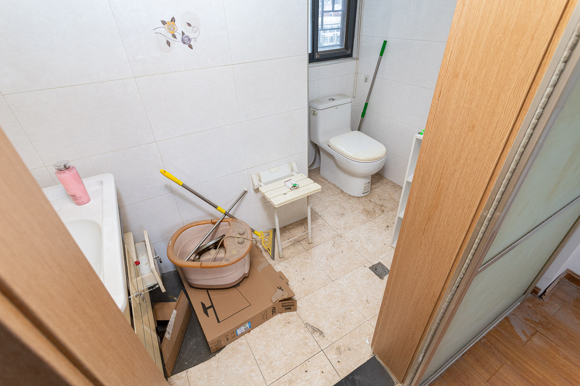 名家翡翠花园 3室2厅1卫 98.0万 名家翡翠花园 3室2厅1卫 98.0万卫生间