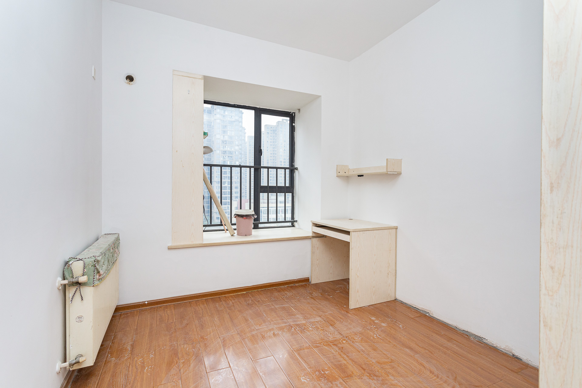 名家翡翠花园 3室2厅1卫 98.0万 名家翡翠花园 3室2厅1卫 98.0万卧室