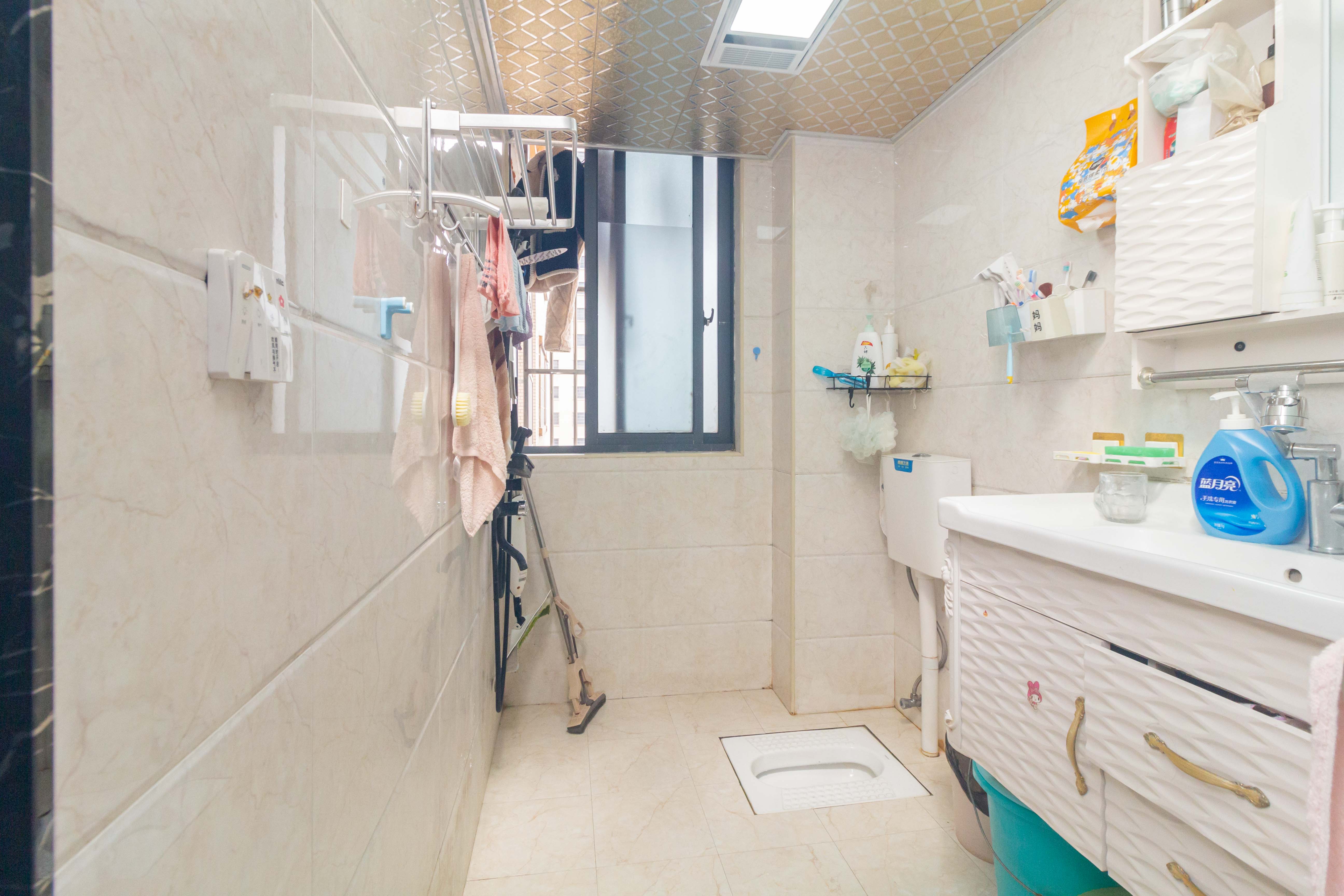 佳美紫郡  3室2厅2卫    76.8万 佳美紫郡  3室2厅2卫    76.8万卫生间