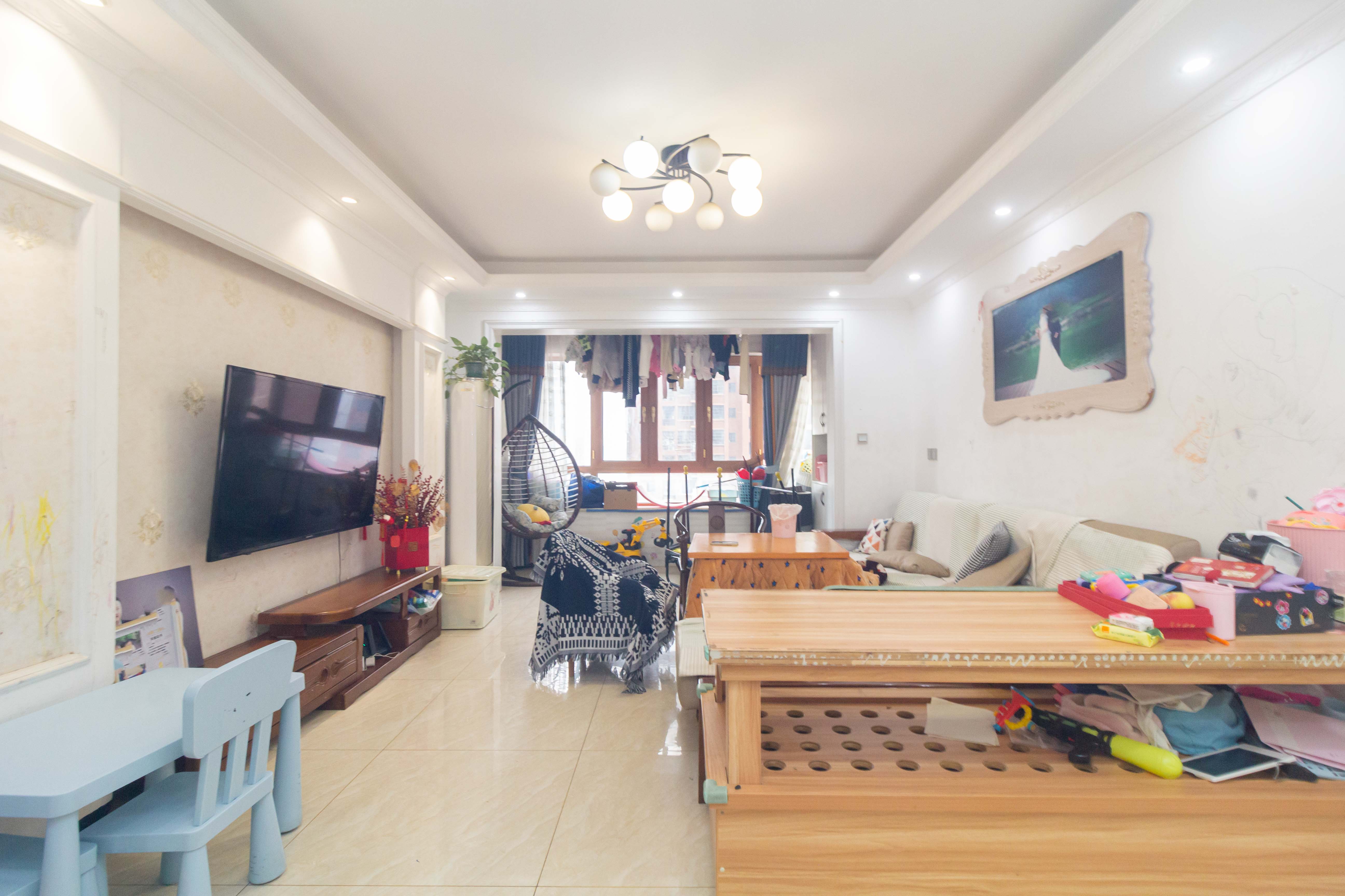 辉宏橄榄城 4室2厅2卫 88.0万 辉宏橄榄城 4室2厅2卫 88.0万客厅