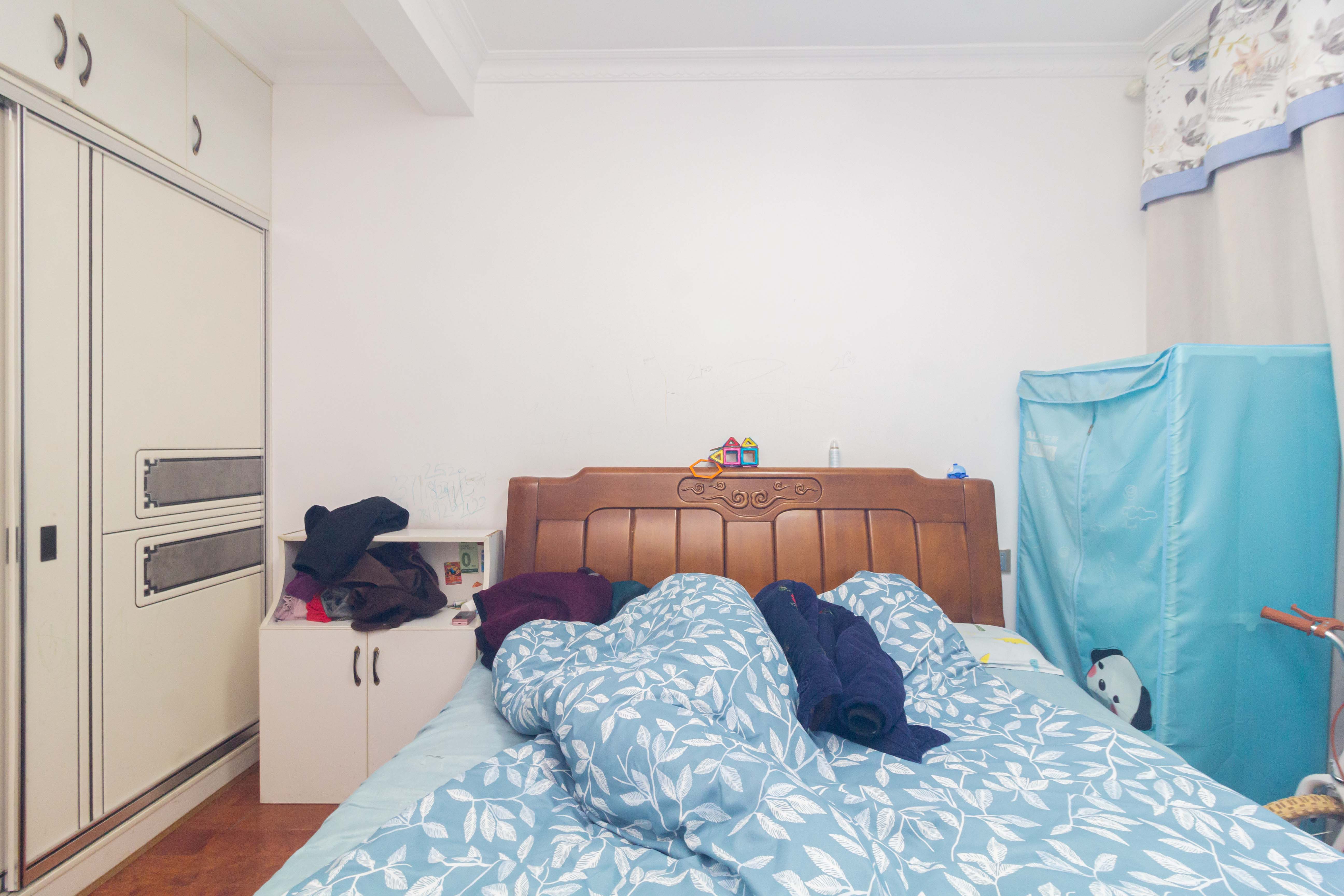 辉宏橄榄城 4室2厅2卫 88.0万 辉宏橄榄城 4室2厅2卫 88.0万卧室