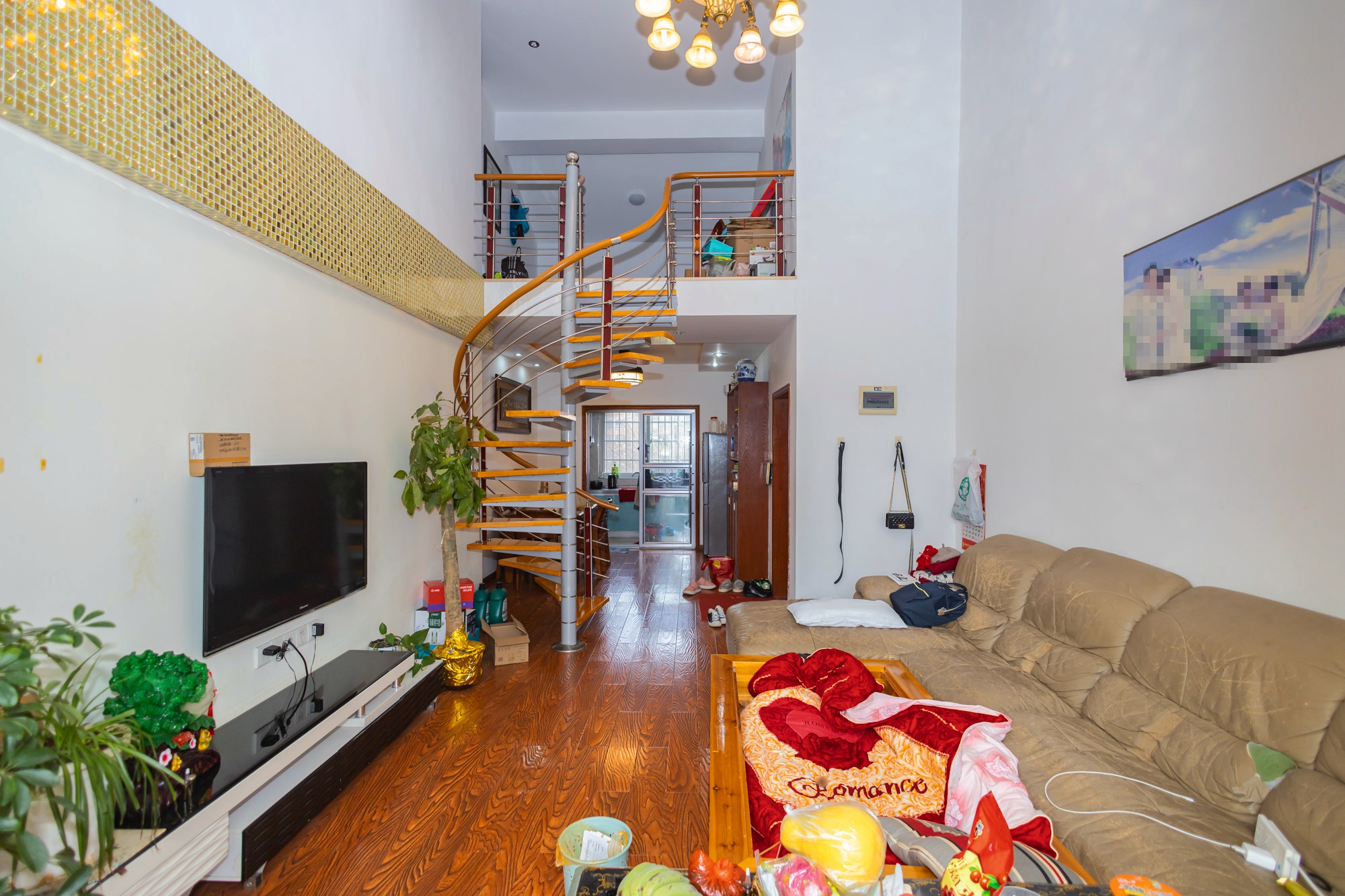 山水湾 5室2厅2卫 66.5万 山水湾 5室2厅2卫 66.5万客厅