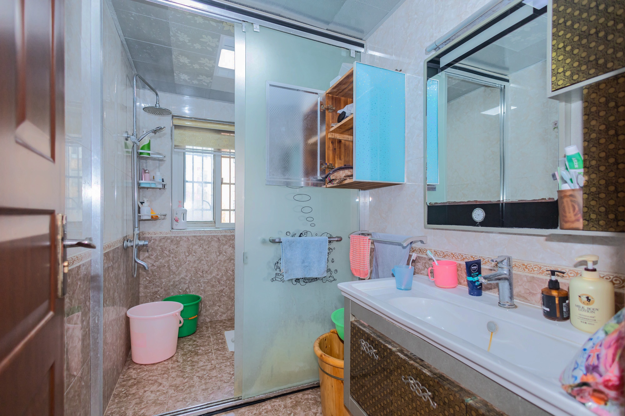 山水湾 5室2厅2卫 66.5万 山水湾 5室2厅2卫 66.5万卫生间