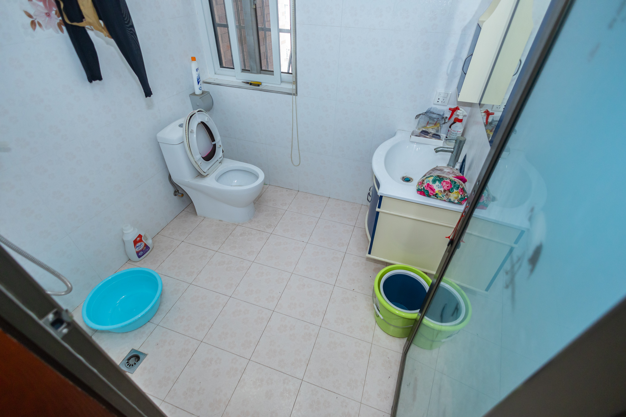 山水湾 5室2厅2卫 66.5万 山水湾 5室2厅2卫 66.5万卫生间