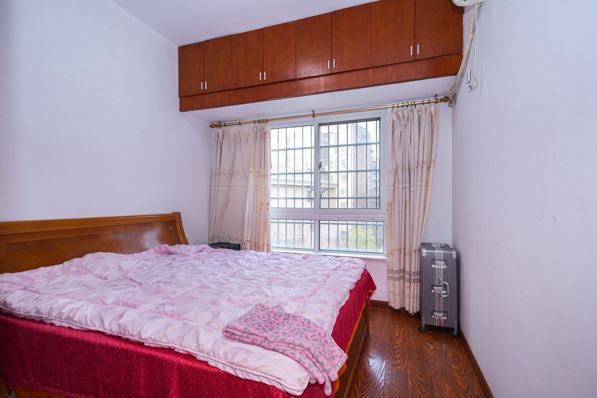 山水湾 5室2厅2卫 66.5万 山水湾 5室2厅2卫 66.5万卧室