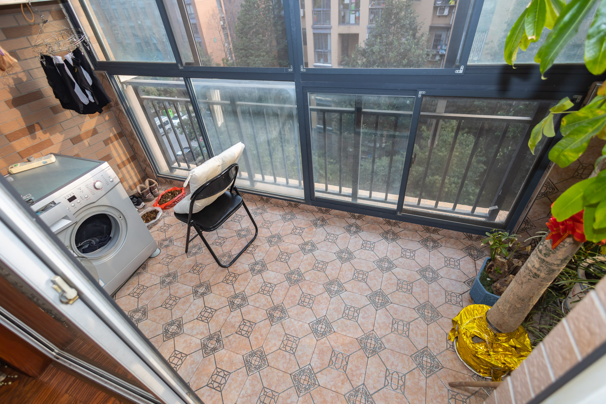 山水湾 5室2厅2卫 66.5万 山水湾 5室2厅2卫 66.5万阳台