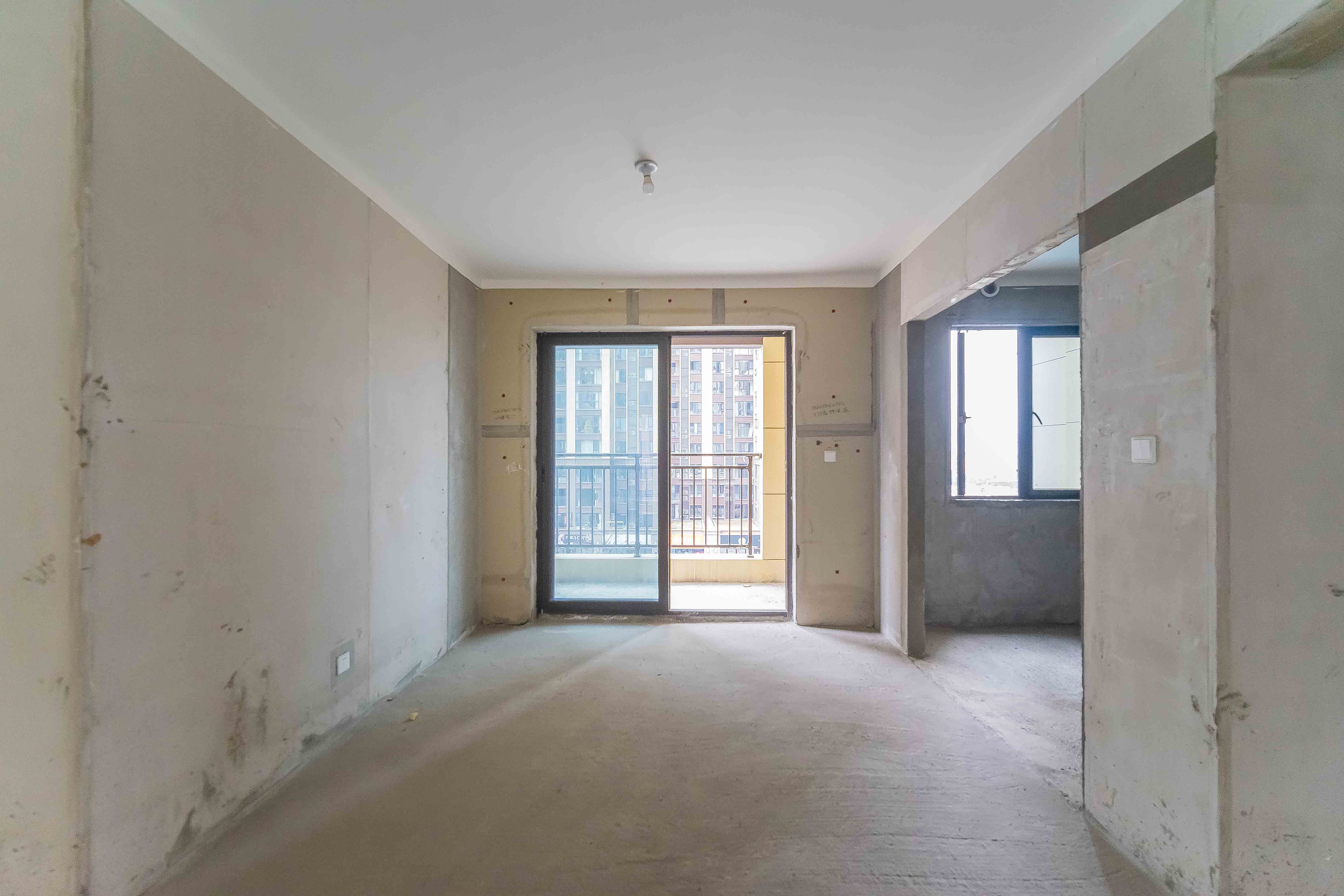 保利大都汇四期  4室2厅2卫    155.0万客厅